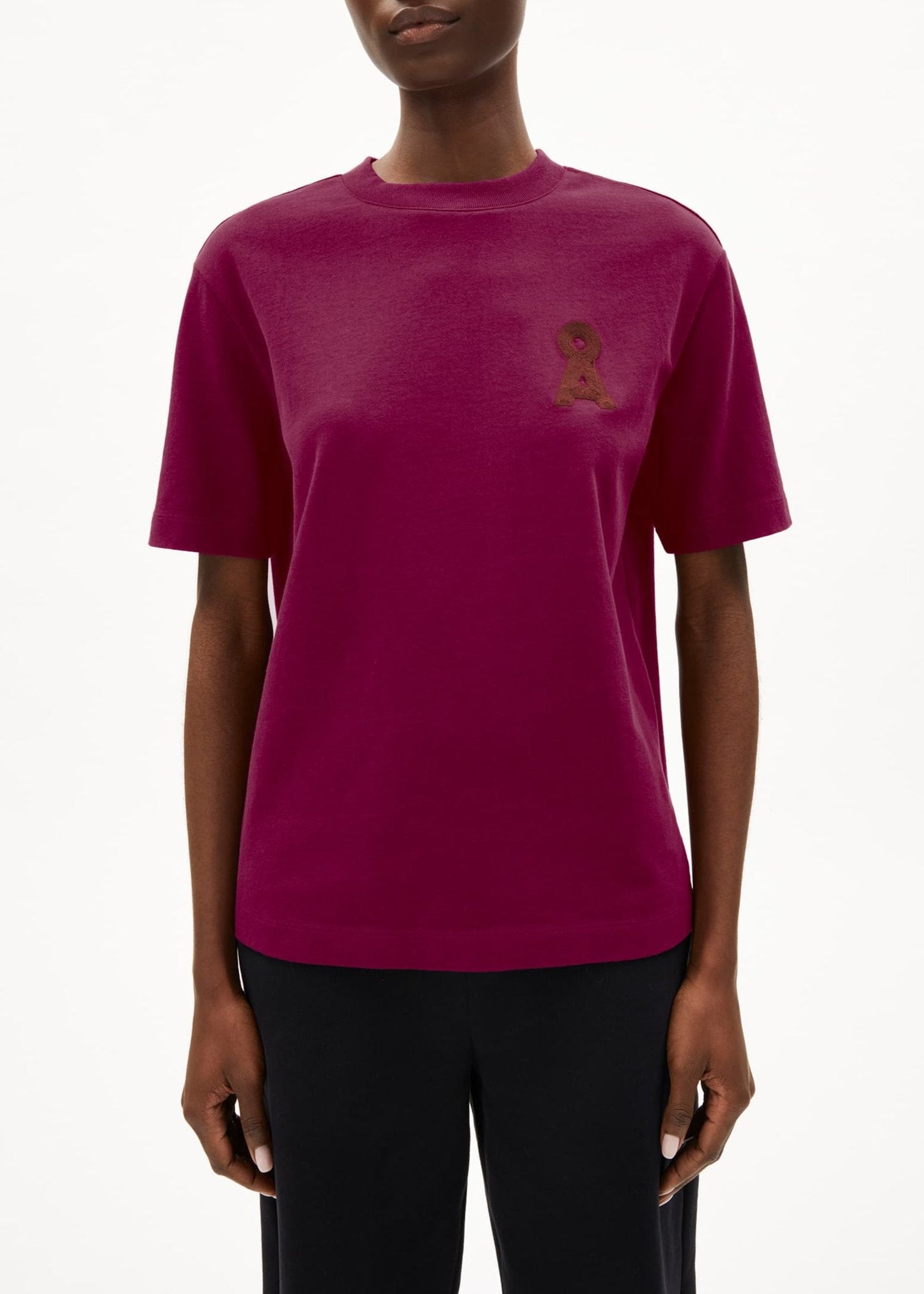 T-shirt en coton recyclé | rose "tarjaa å embro - cherry juice"