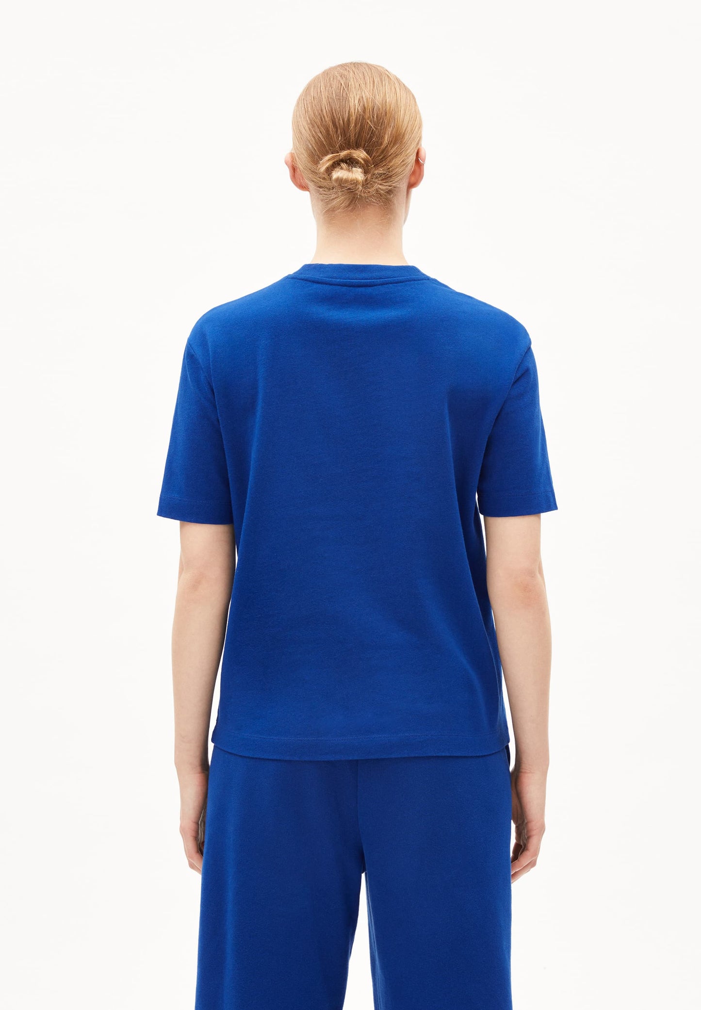 T-shirt épais en coton recyclé | bleu "tarjaa å embro - lapis blue"