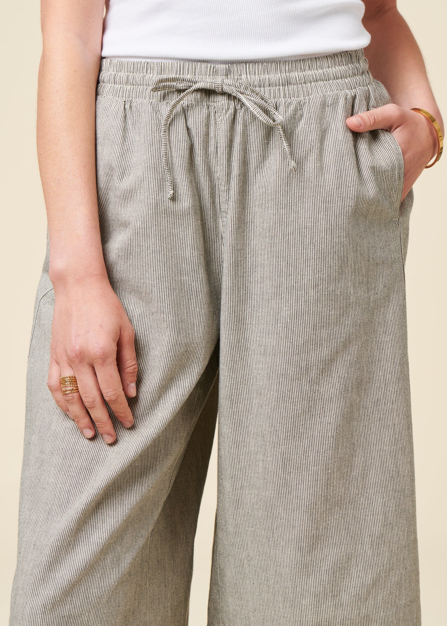 Pantalon ample en coton bio | rayé "Flared pant - micro striped"
