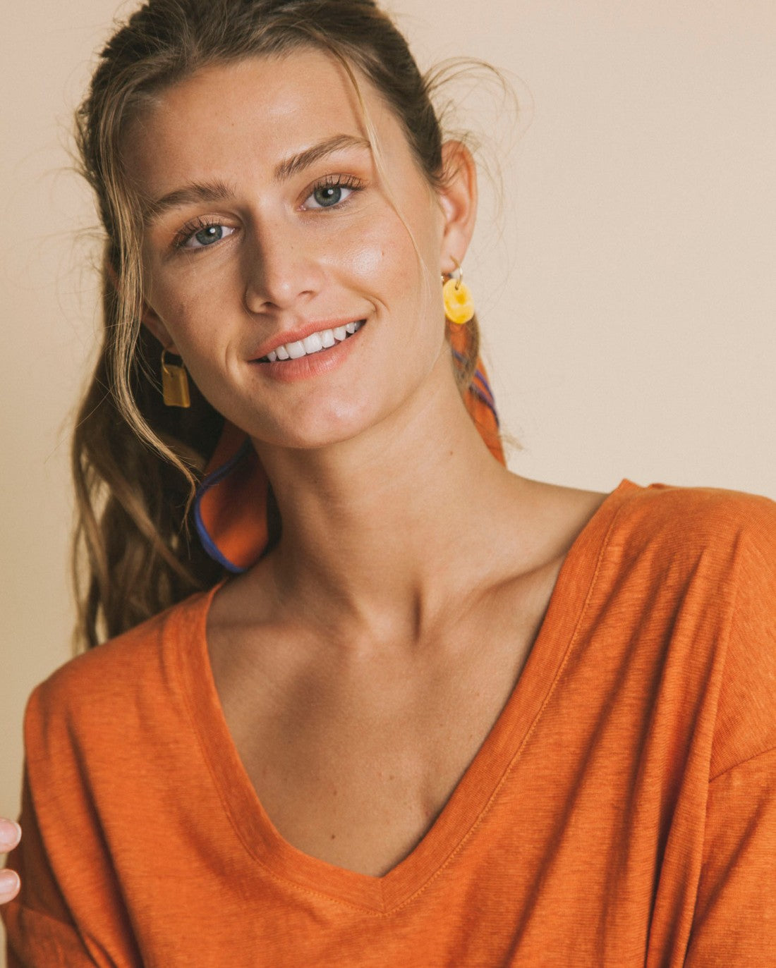 T-shirt col V terracotta en chanvre et coton bio - Chloé