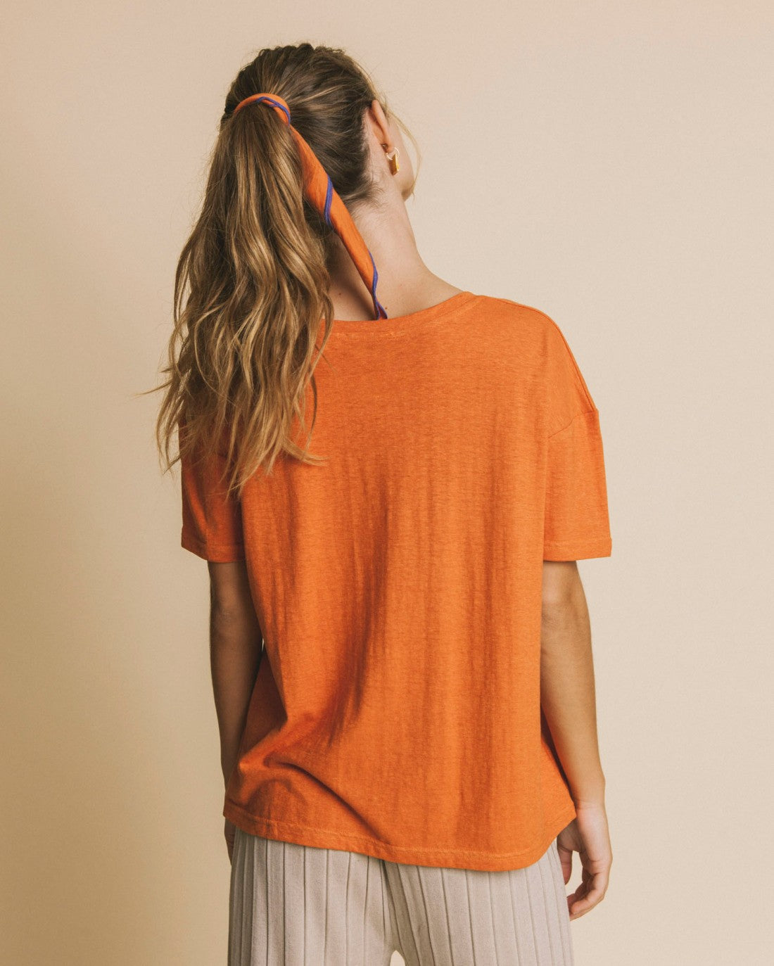 T-shirt col V terracotta en chanvre et coton bio - Chloé