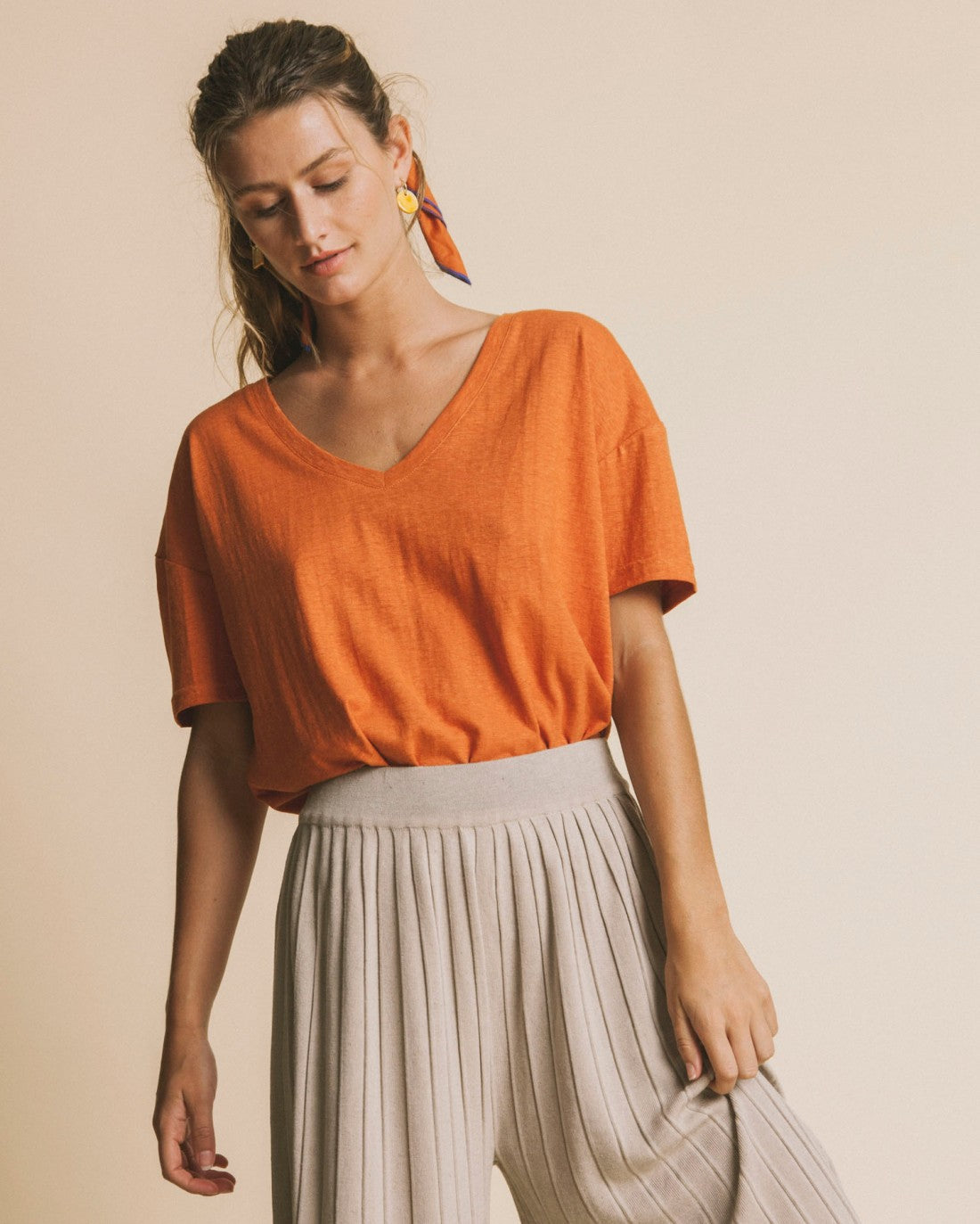 T-shirt col V terracotta en chanvre et coton bio - Chloé