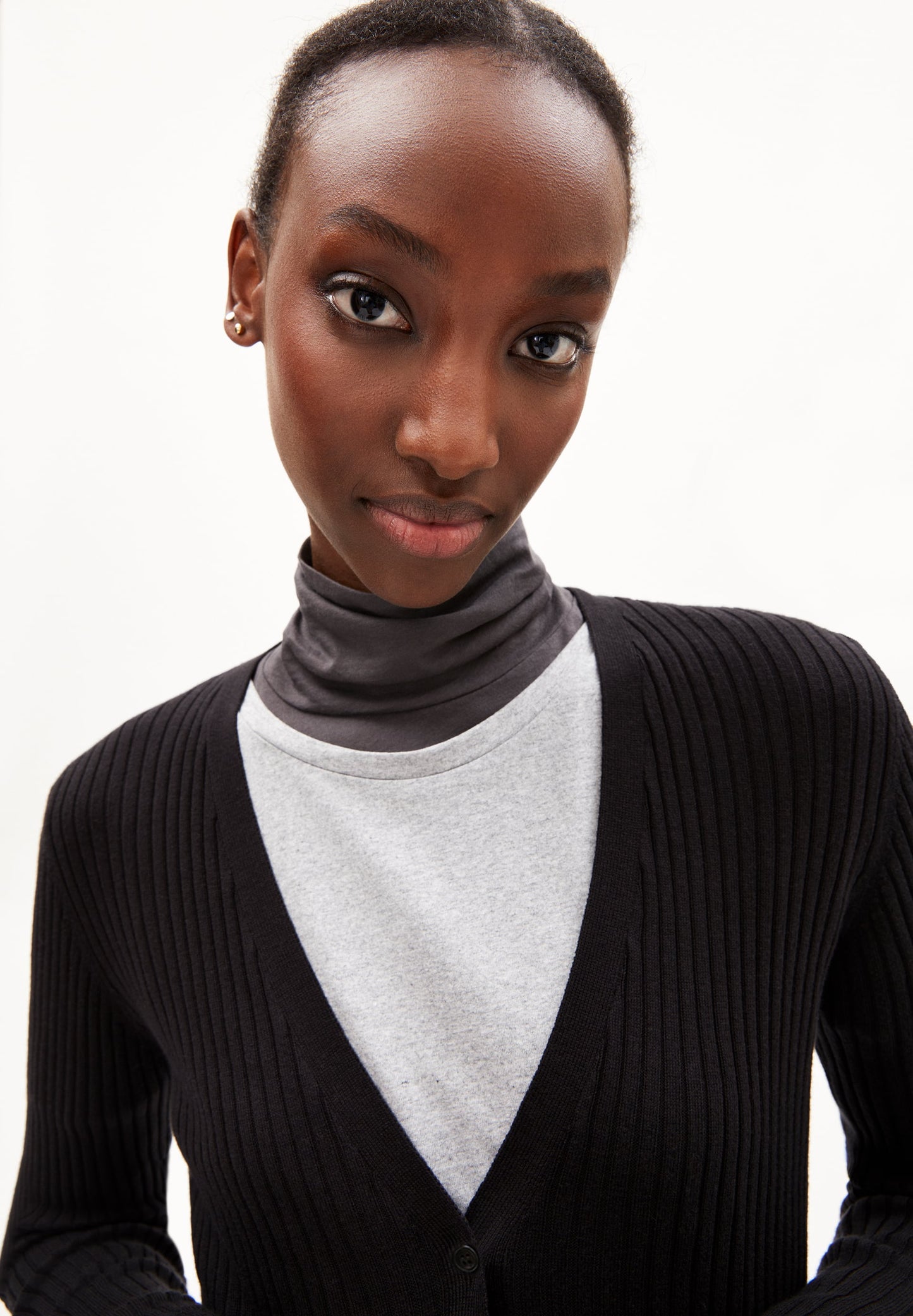 Cardigan fin noir en coton bio - tinnaa black