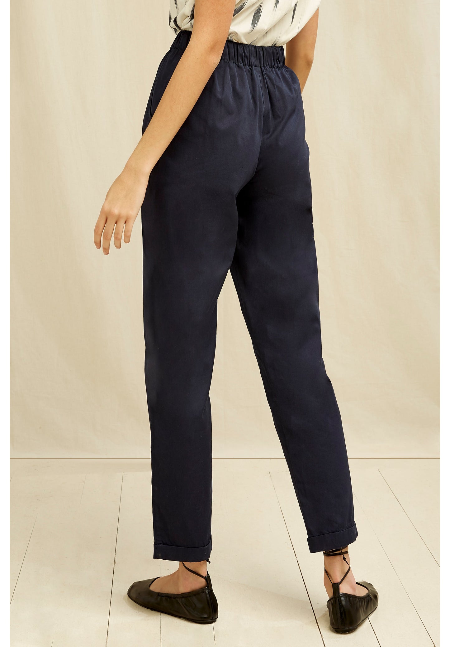 Pantalons à pinces marine en coton bio - Tinsley