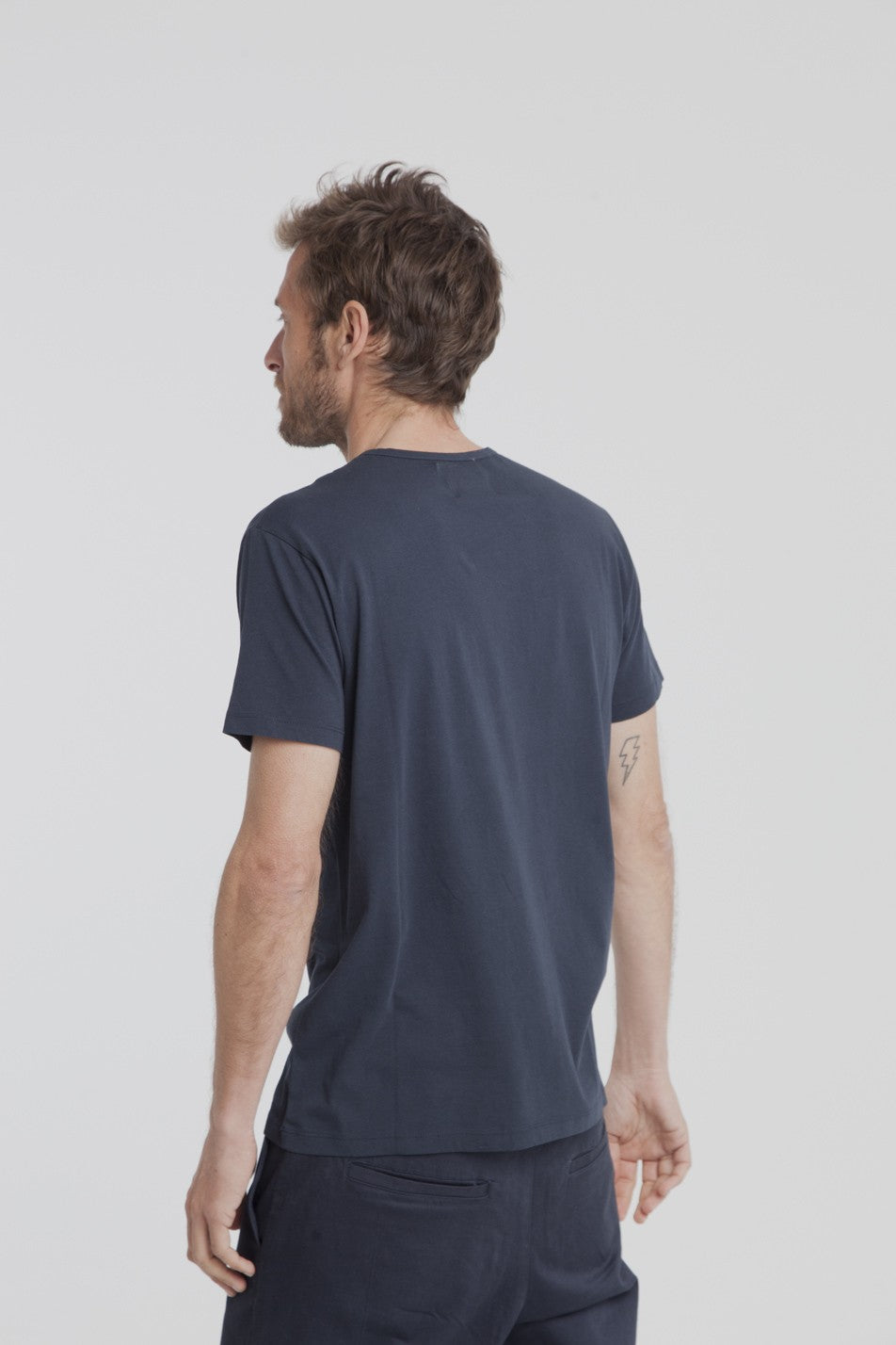 T-shirt uni marine avec poche en coton bio
