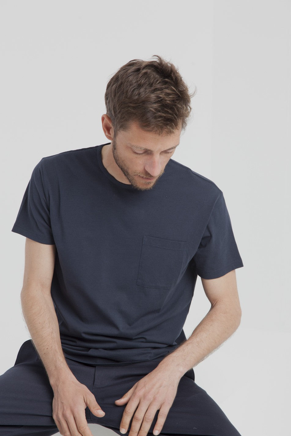 T-shirt uni marine avec poche en coton bio