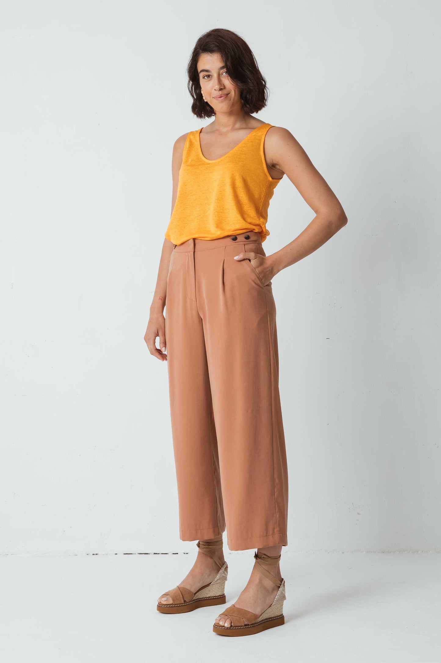 A RENVOYER - Pantalon tailleur marron en ecovero - pantalón ilia toffee