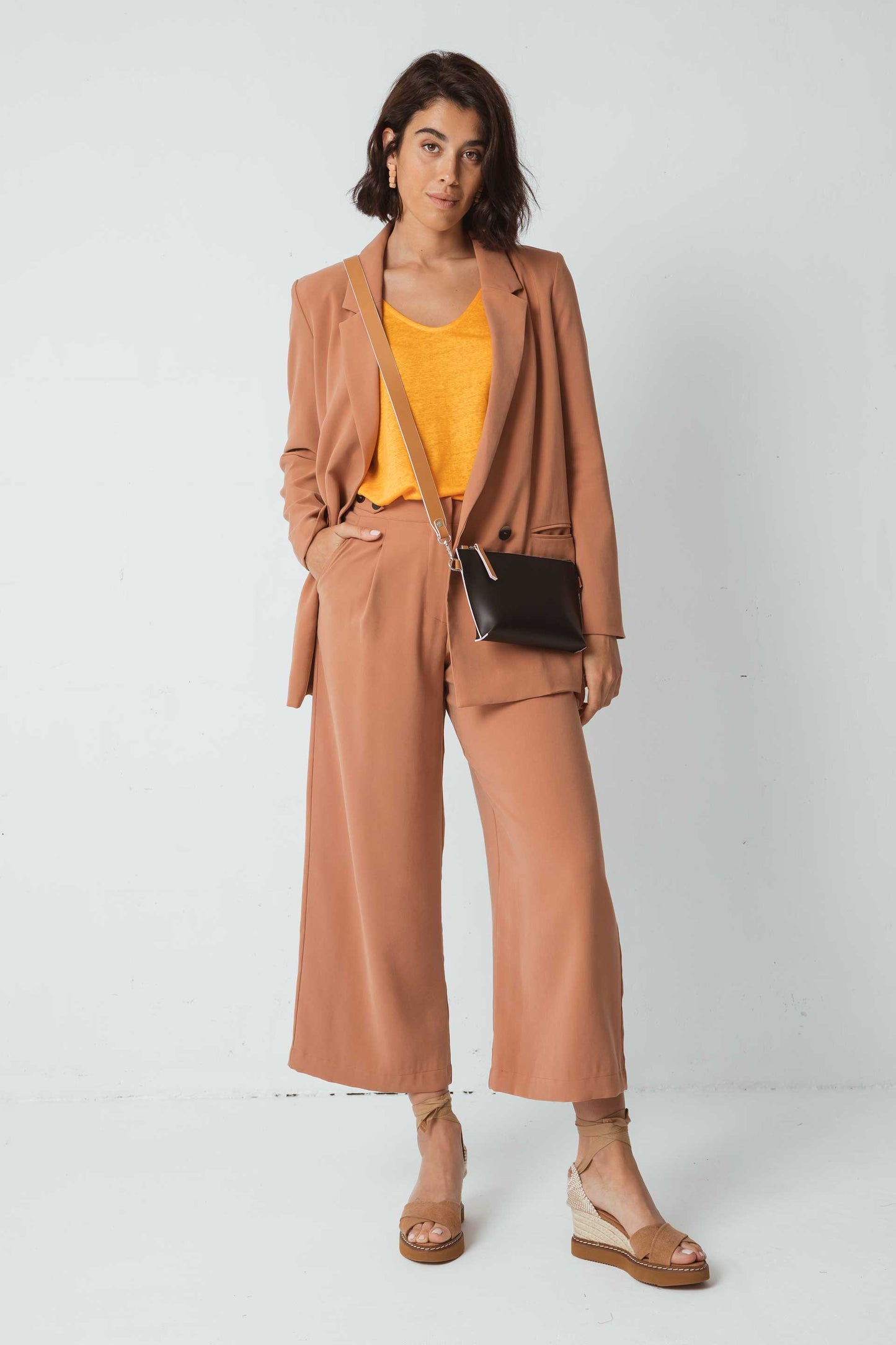 A RENVOYER - Pantalon tailleur marron en ecovero - pantalón ilia toffee