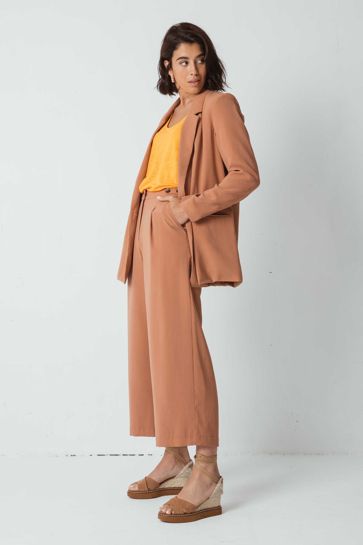 A RENVOYER - Pantalon tailleur marron en ecovero - pantalón ilia toffee