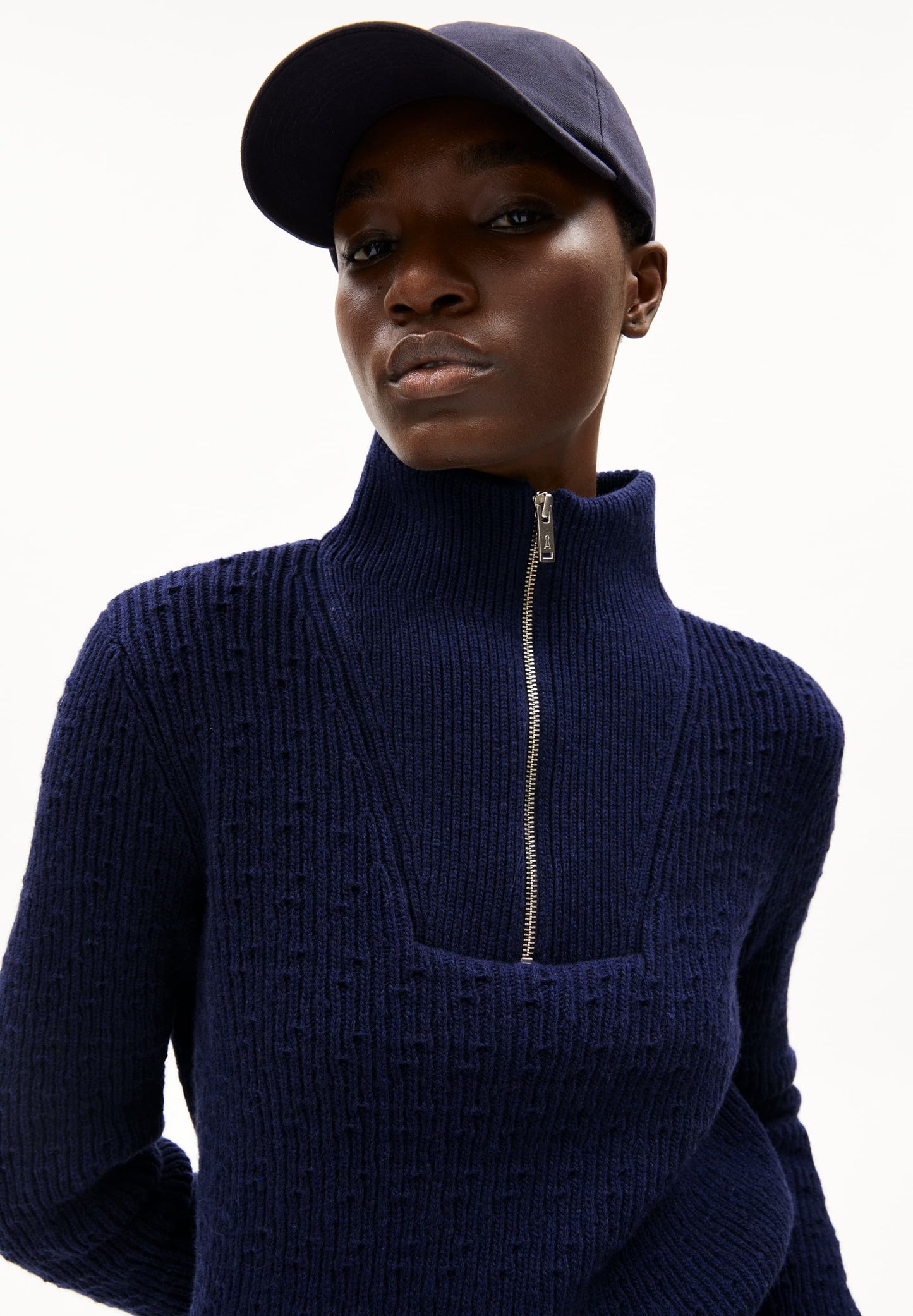 Pull en laine bio et recyclée | bleu "tulipaa - deep sea blue"