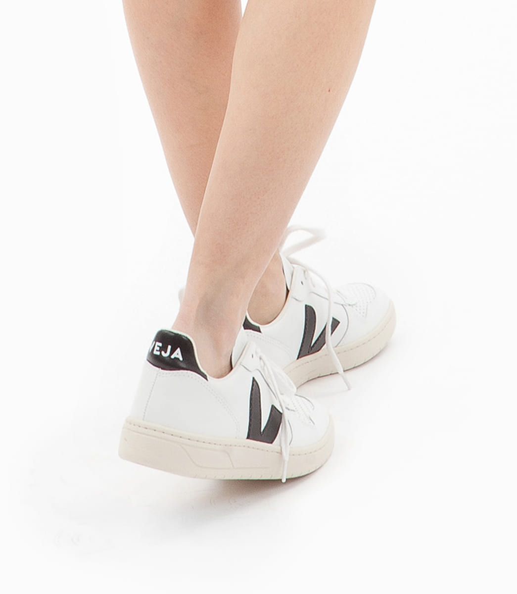 Baskets basses en cuir certifié | blanc et noir "v-10 leather extra white black"