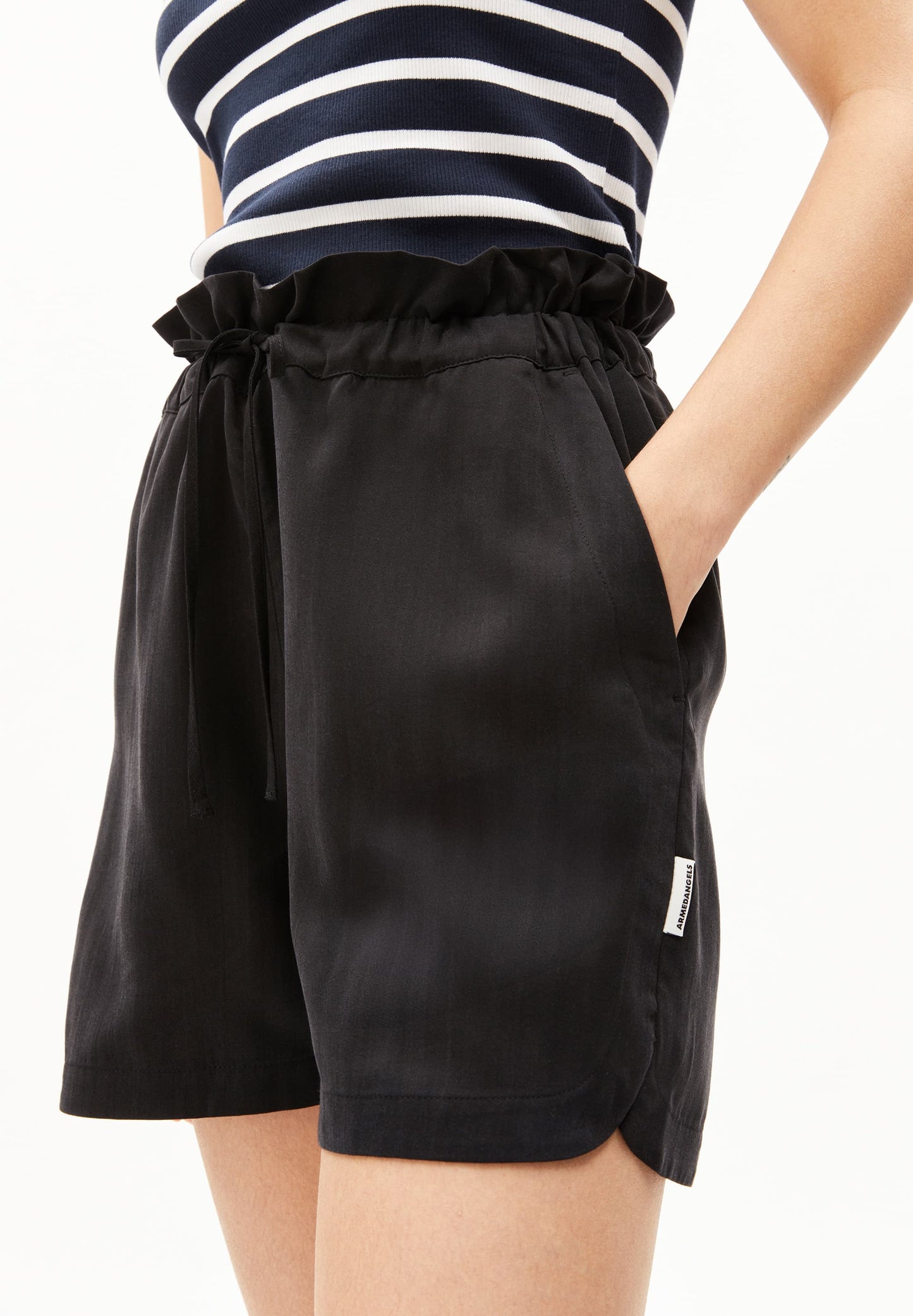 Short en eCOVERO® (par LENZING®) | noir "vaanna lino - black"