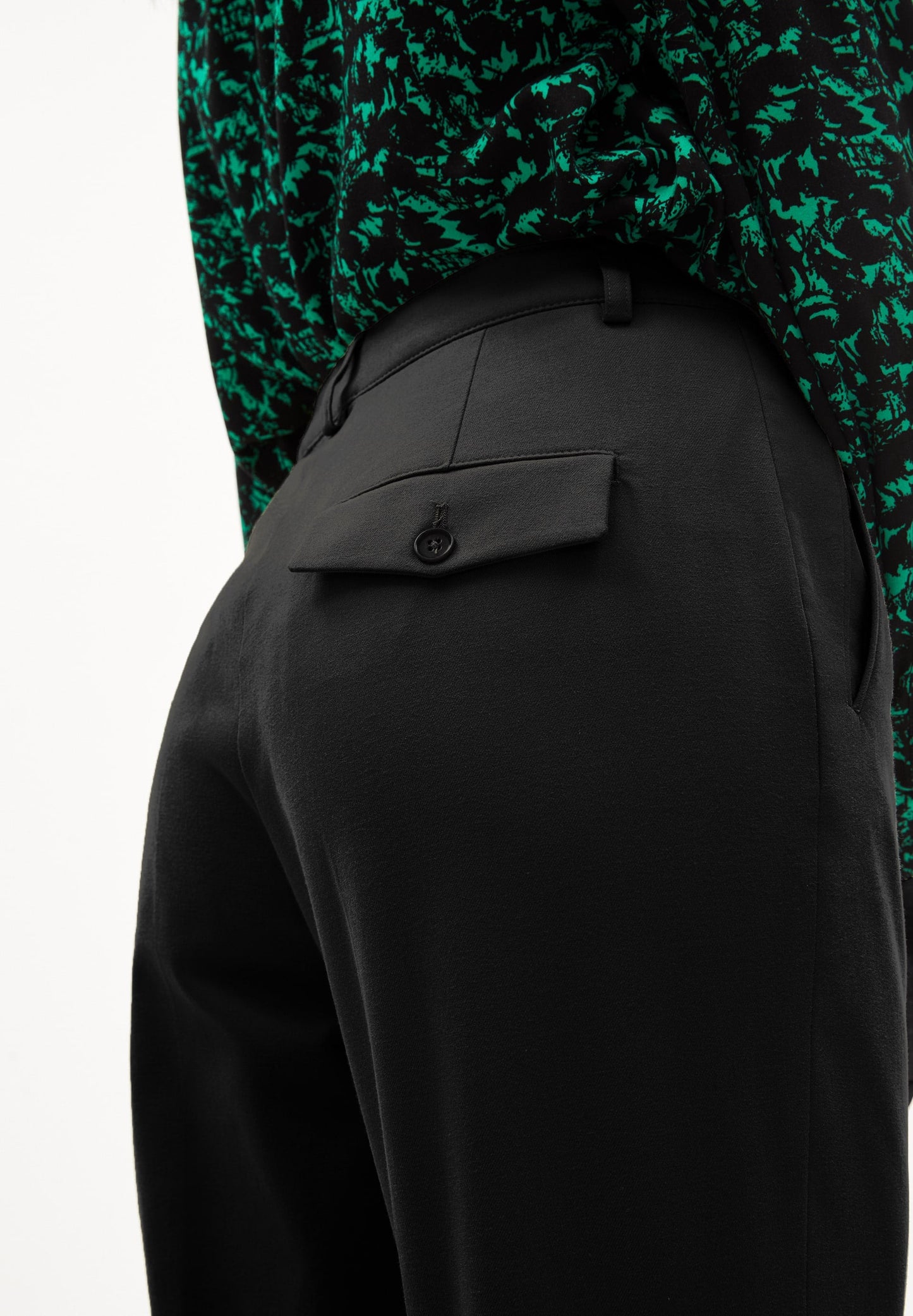 Pantalon carotte noir en coton bio - varmaa brushed black