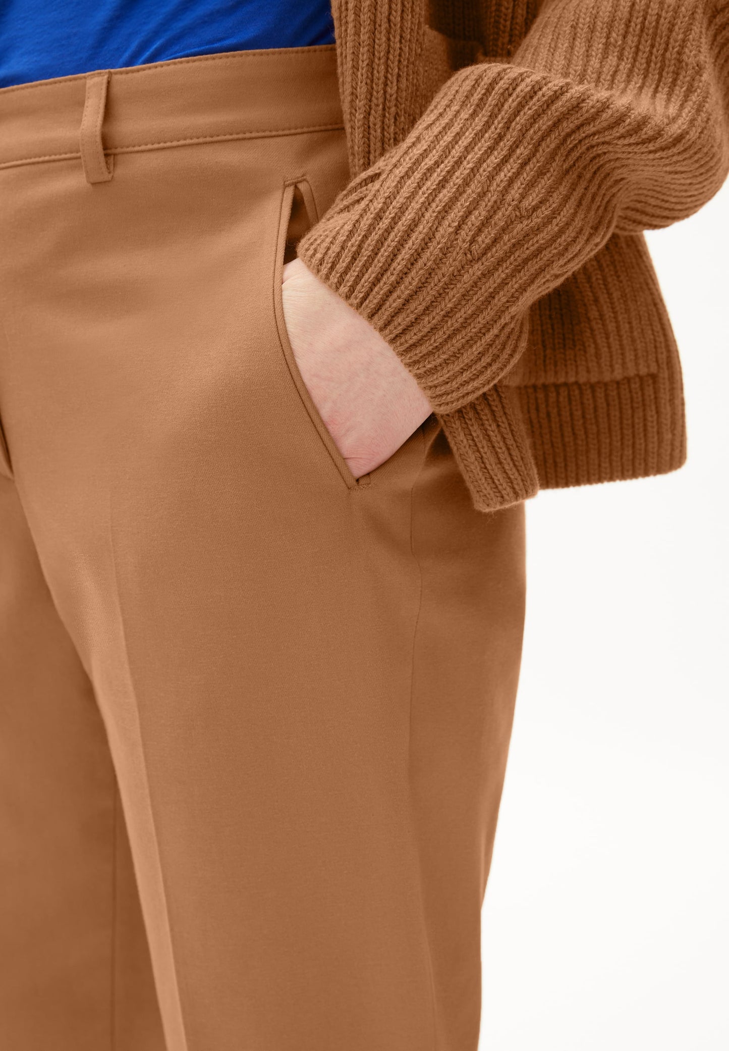 Pantalon carotte camel en coton bio - varmaa brushed cedar wood