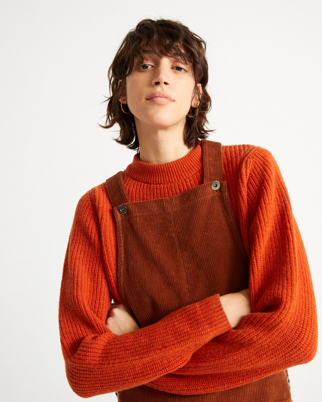 Robe salopette rouge en velours côtelé de coton bio - bell clay red