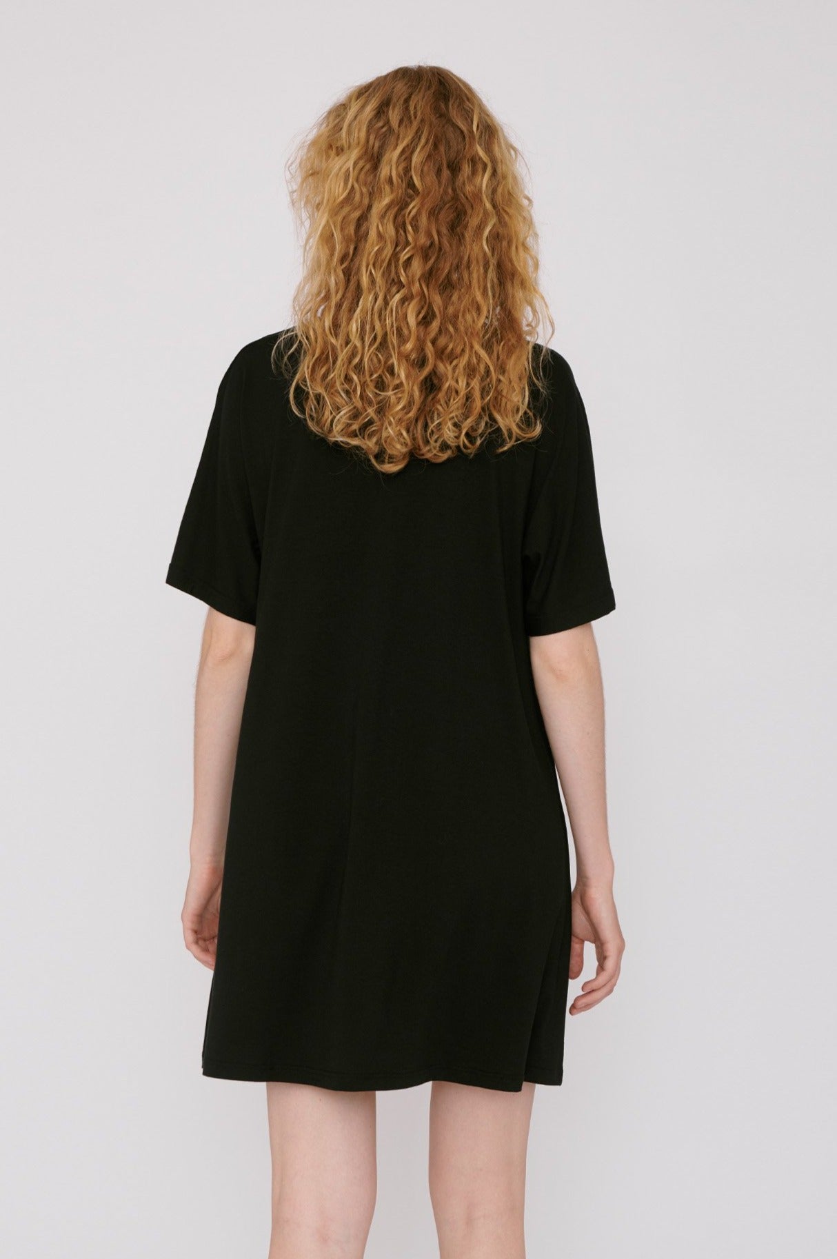 Robe t-shirt noire légère en tencel - black
