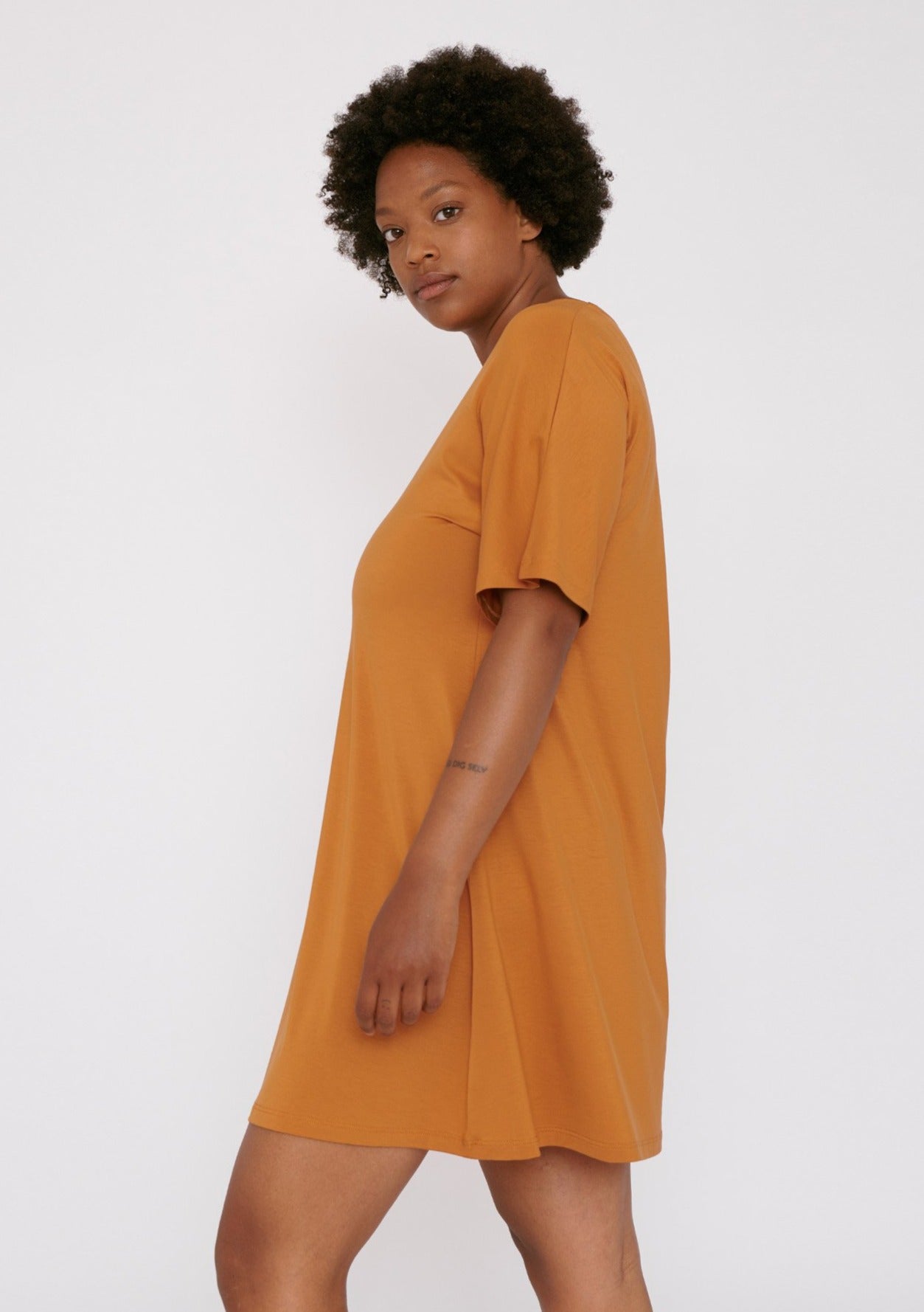 Robe t-shirt légère ocre en tencel - ocher