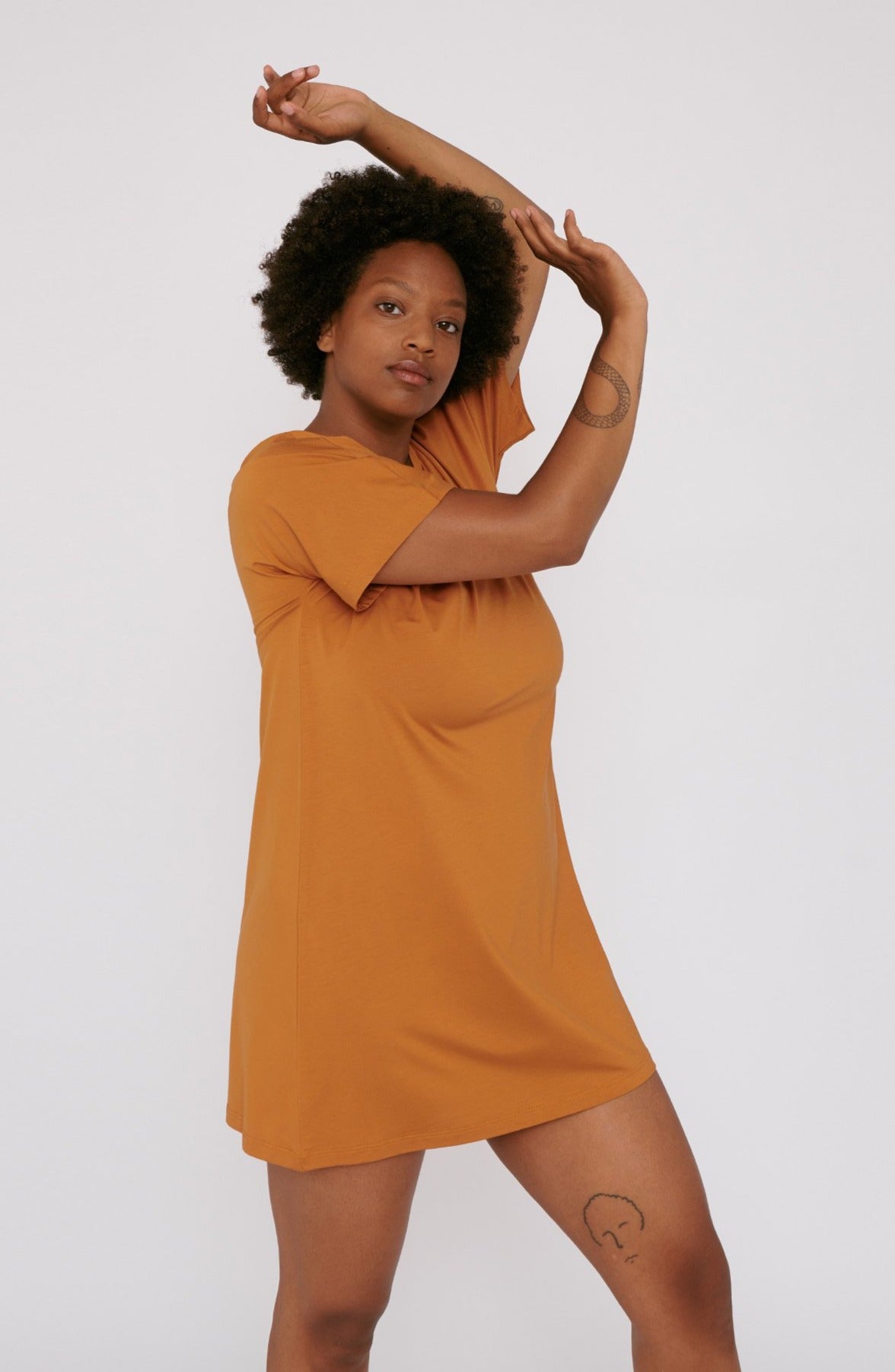 Robe t-shirt légère ocre en tencel - ocher