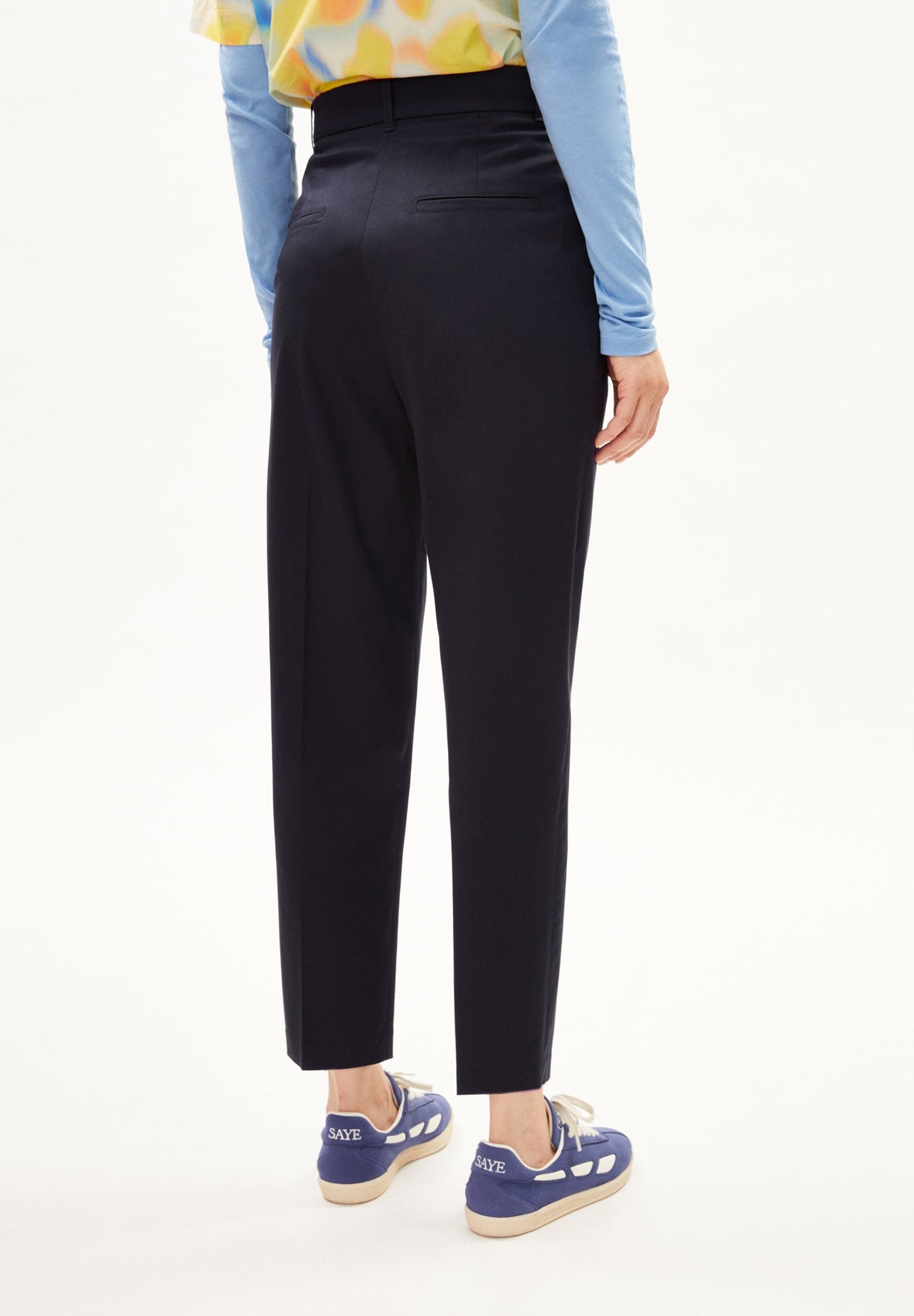 Pantalon à pinces en coton bio | Bleu marine "warmaar night sky"