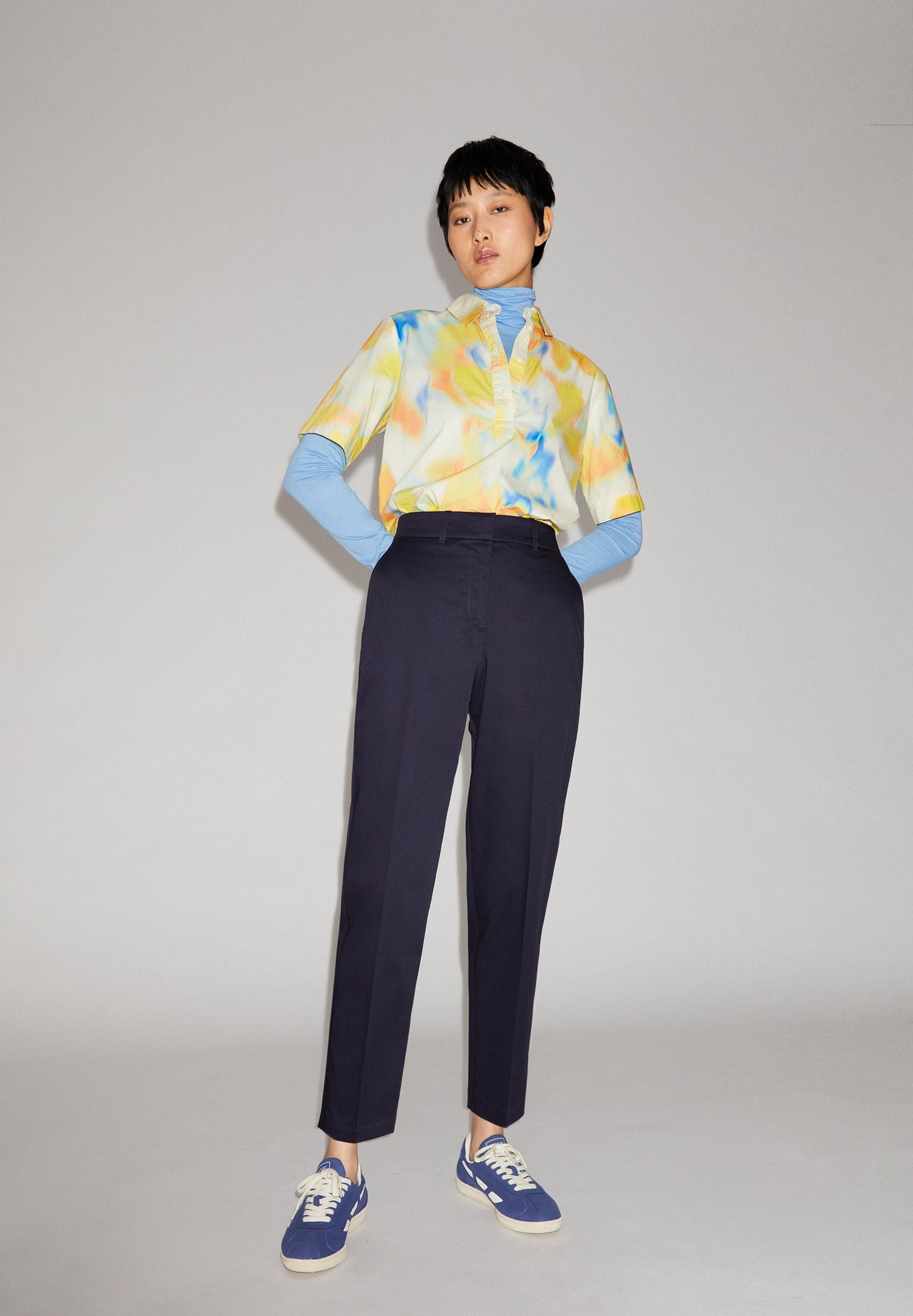 Pantalon à pinces en coton bio | Bleu marine "warmaar night sky"
