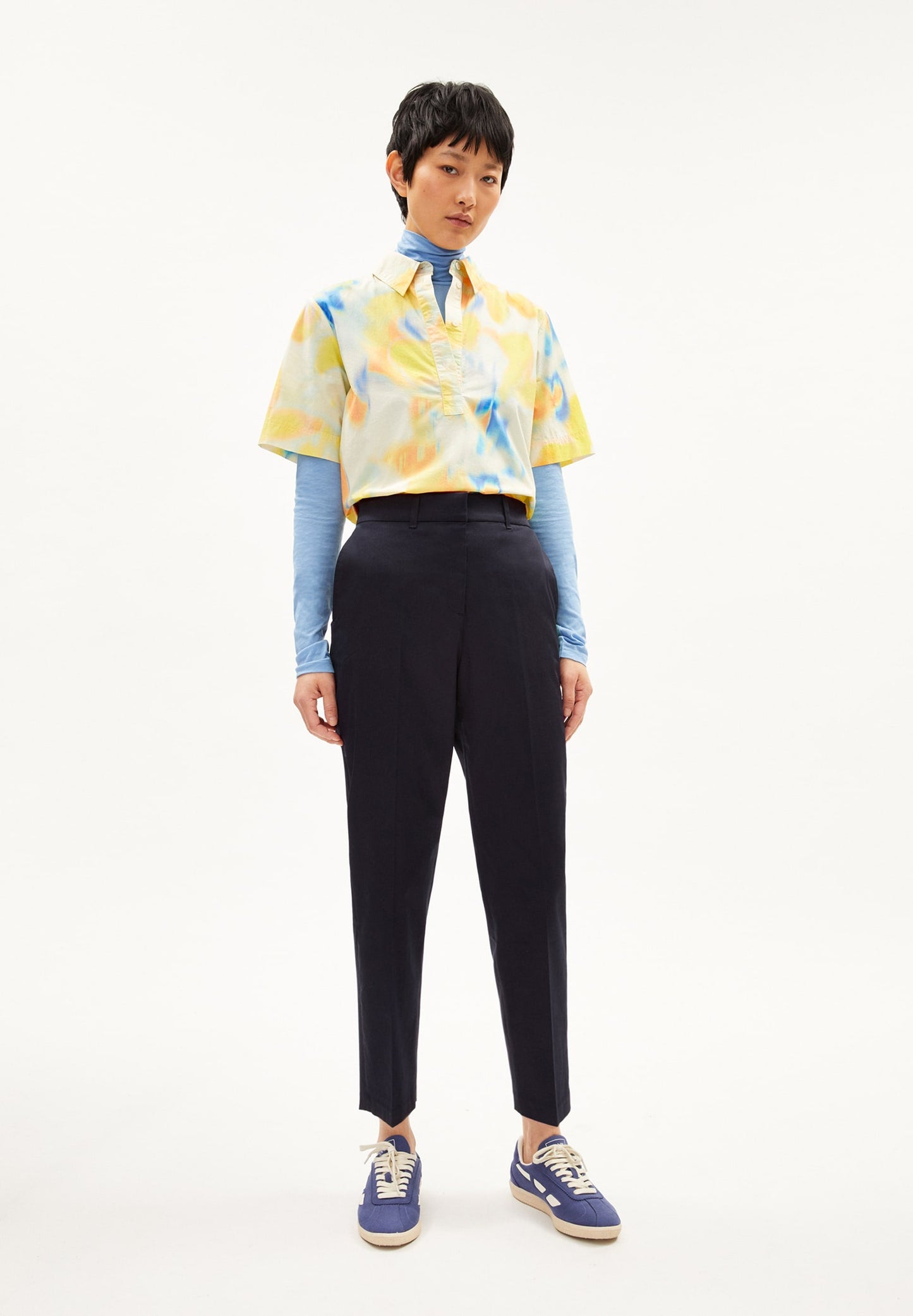 Pantalon à pinces en coton bio | Bleu marine "warmaar night sky"