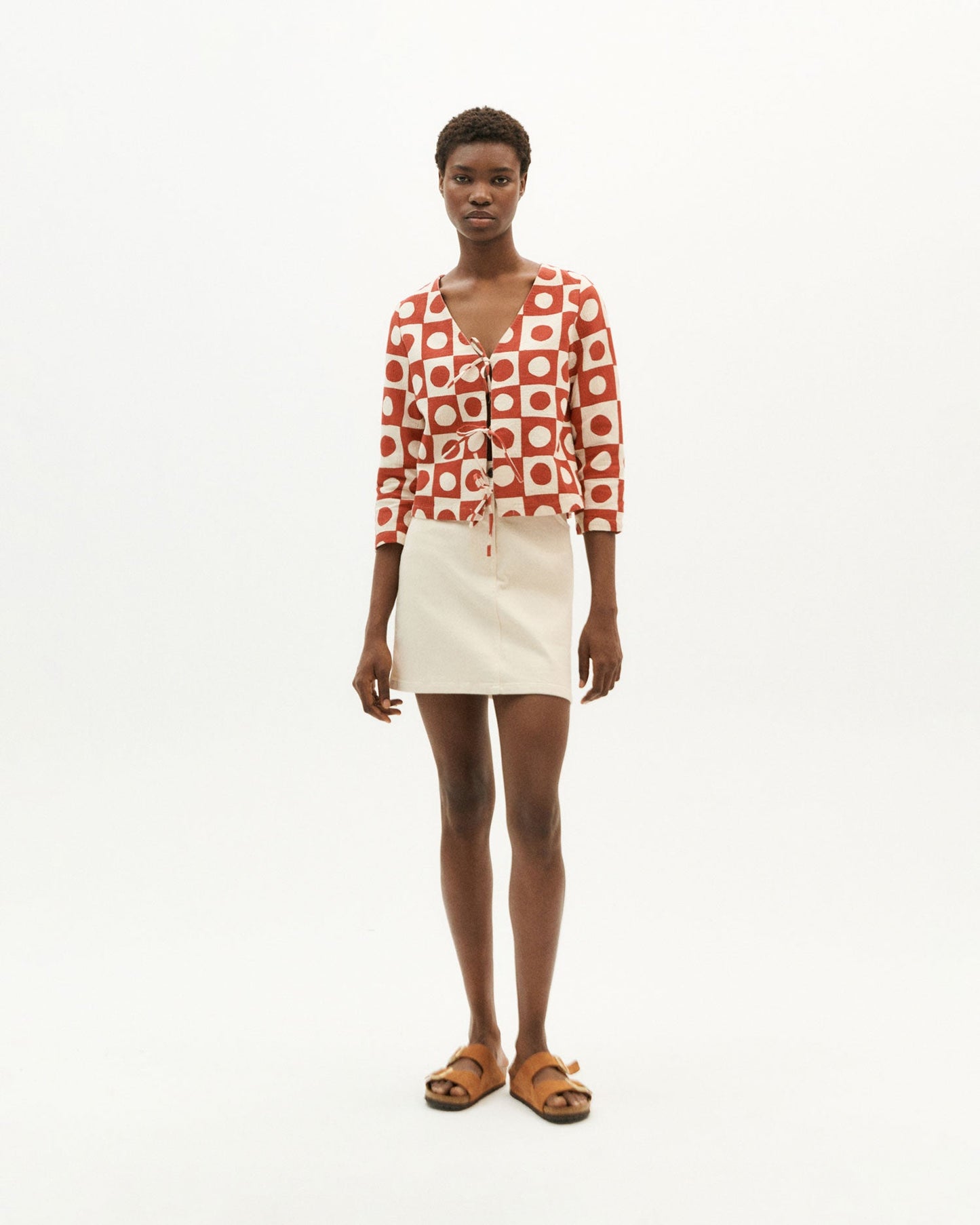Blouse à lacets rouge à motifs en coton bio - big spot alexandra red