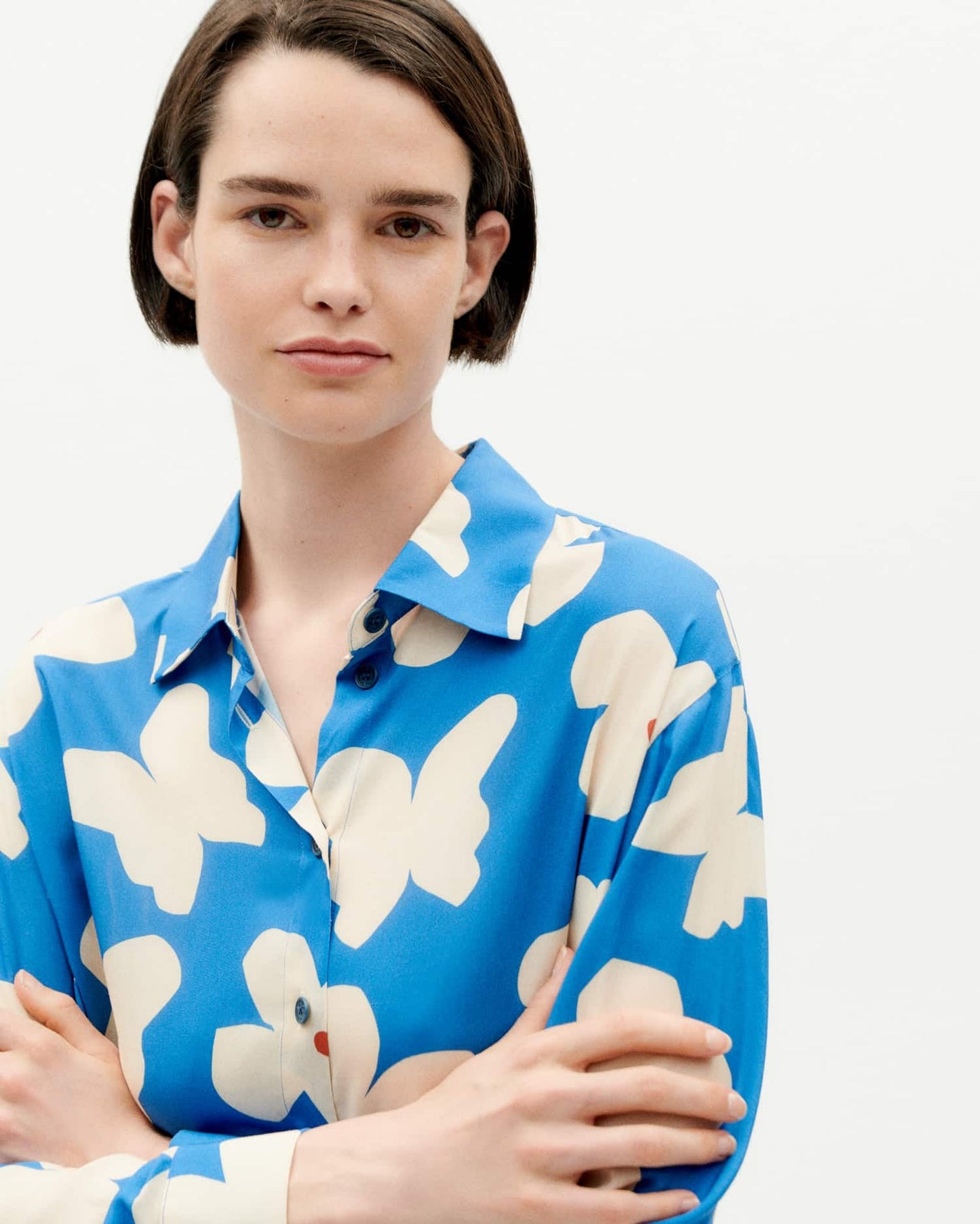 Chemise à motifs en ecovero | bleu "big butterfly kati blouse"