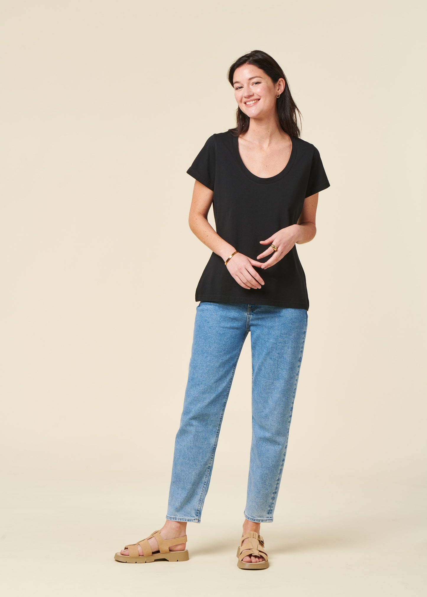 le t-shirt décolleté noir