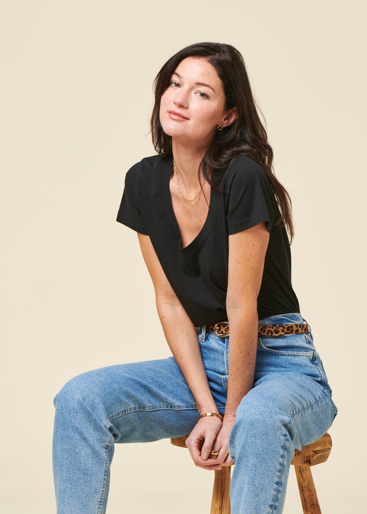 le t-shirt décolleté noir