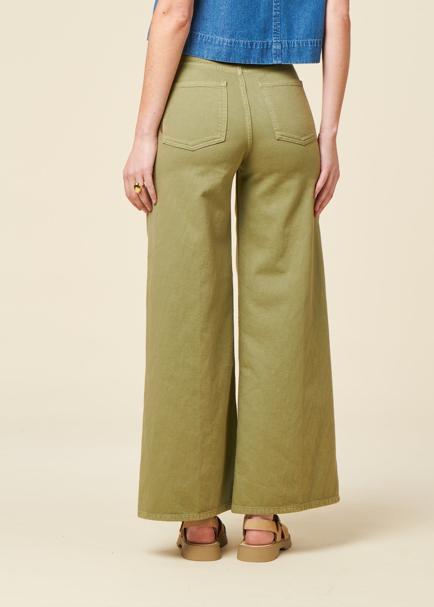 Jean ample fluide en coton bio et tencel | vert "Sara high loose flow - olive"