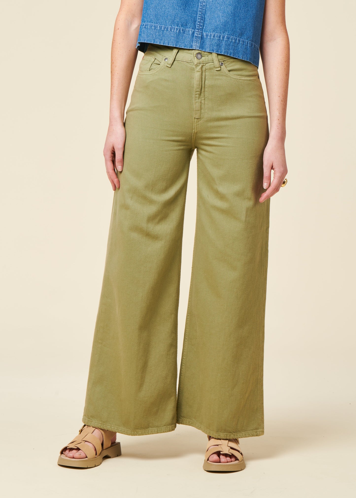 Jean ample fluide en coton bio et tencel | vert "Sara high loose flow - olive"