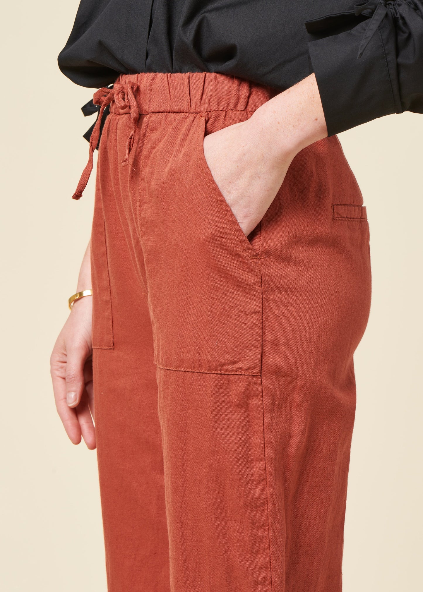 Pantalon fluide en coton bio et lin | terracotta "Elin chino - terra"