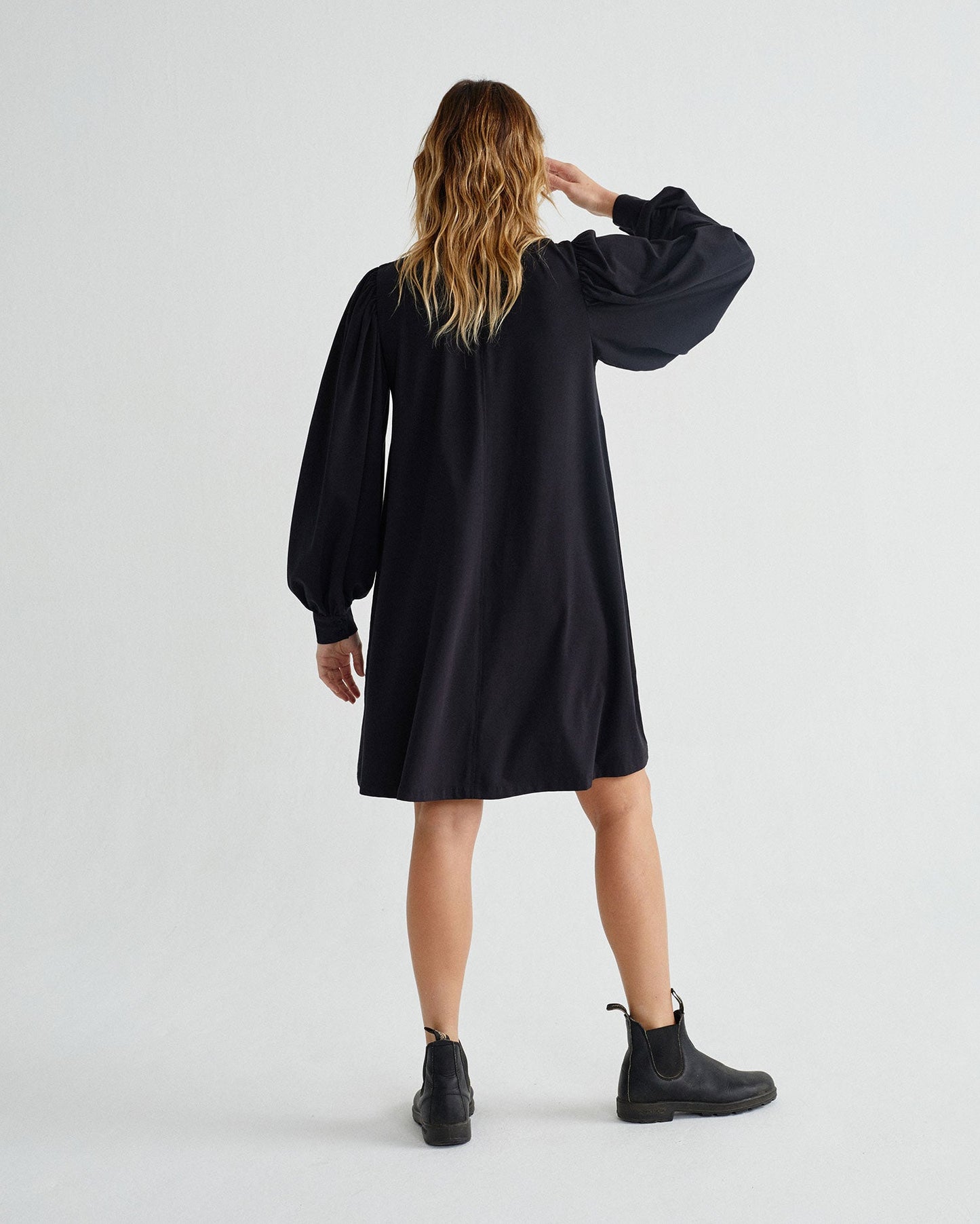 Robe manches bouffantes noire en coton bio - Flora