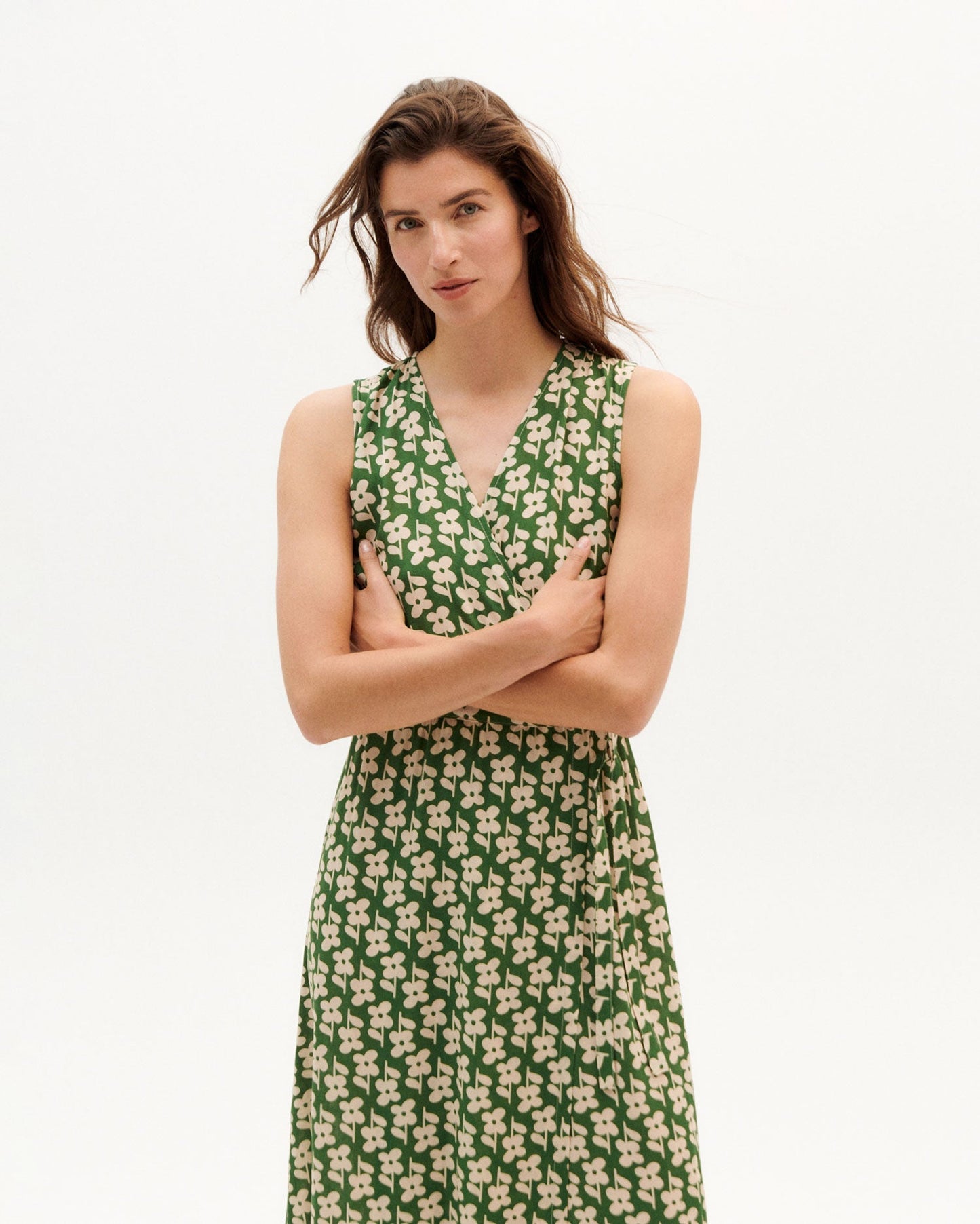 Robe verte à motifs fleuris en ecovero - daisy amapola dress