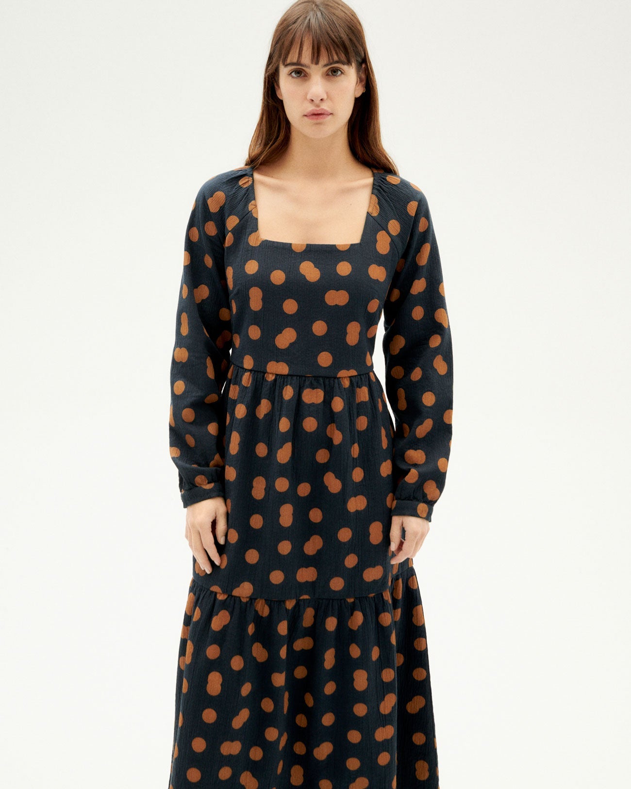 Robe longue ample en coton bio | bicolore "dots crinkled ivette dress"
