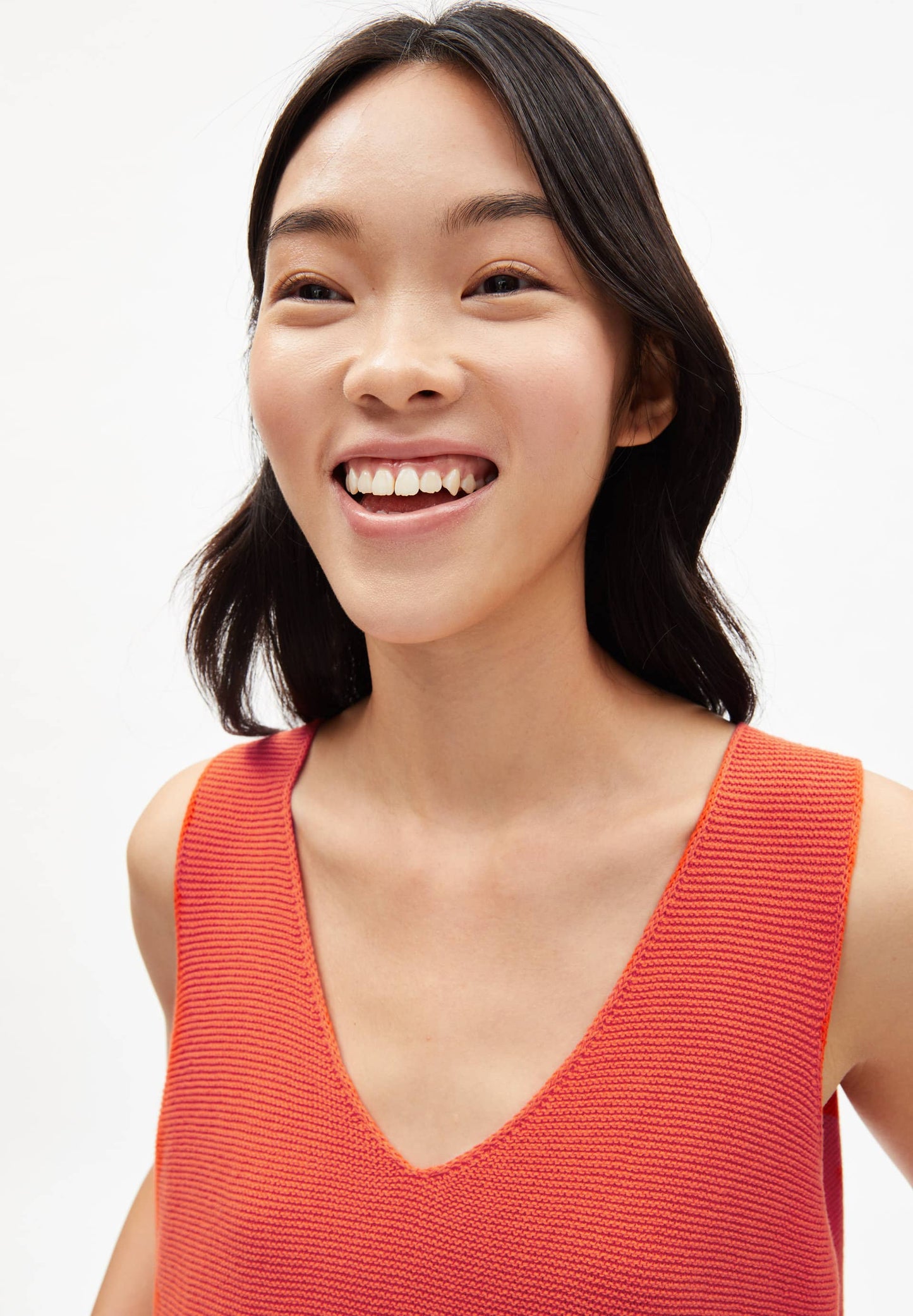 Top maille col v orange en coton bio - wilmaa hibiscus