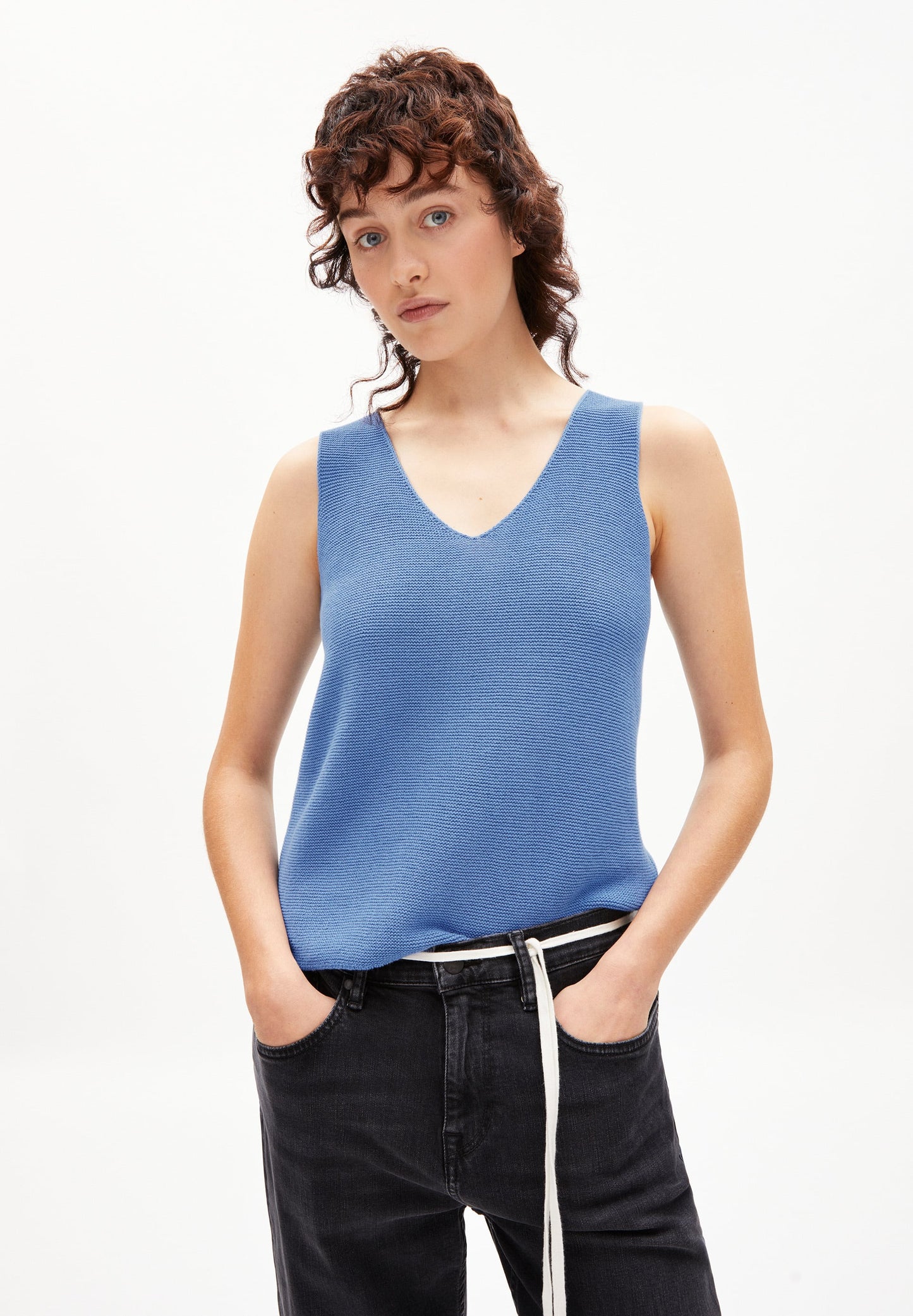 Top maille col v en coton bio - wilmaa sky high