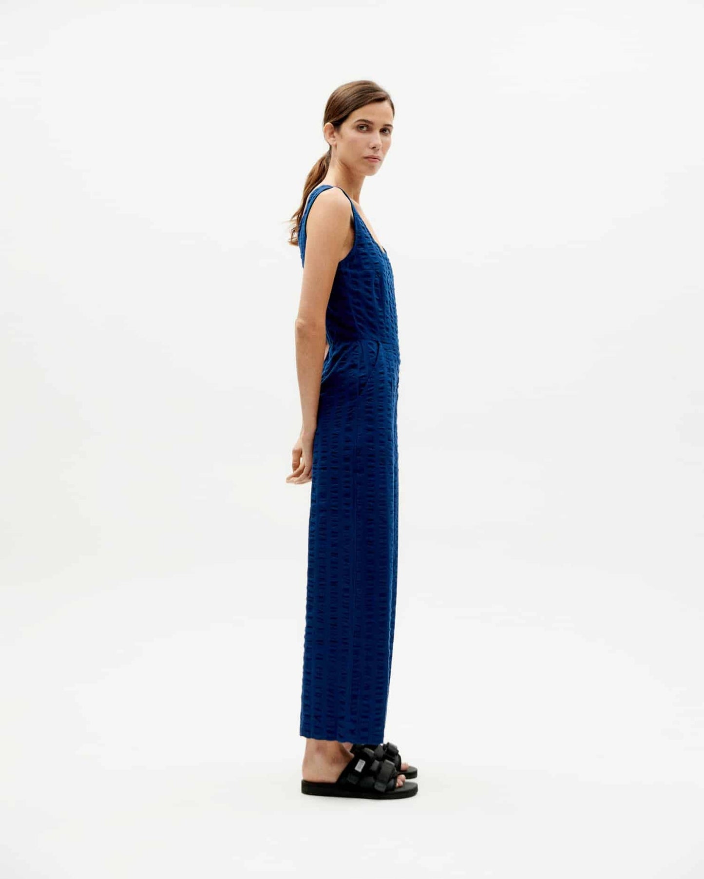 Combinaison en coton bio | Marine "navy big seersucker rafflesia jumpsuit"