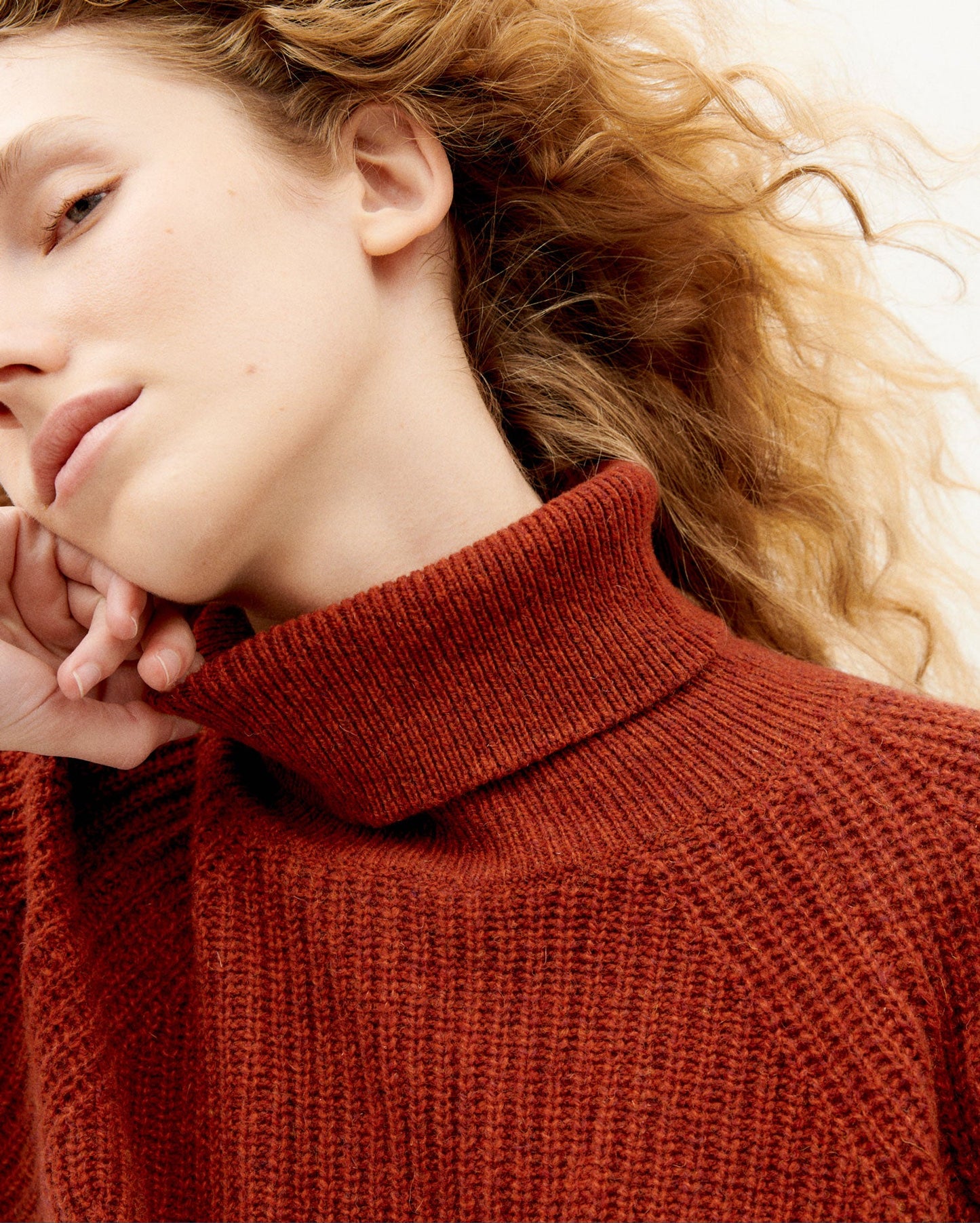 Pull col roulé maille rouille en laine certifiée - clay red matilda knitted sweater
