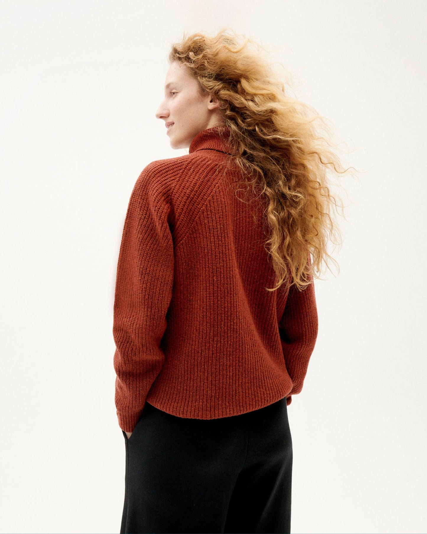 Pull col roulé maille rouille en laine certifiée - clay red matilda knitted sweater