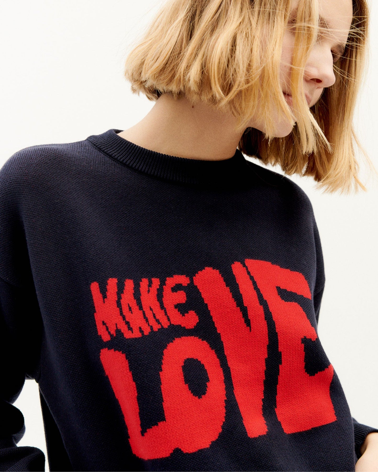 Pull marine en coton bio et recyclé - make love trash paloma knitted sweater