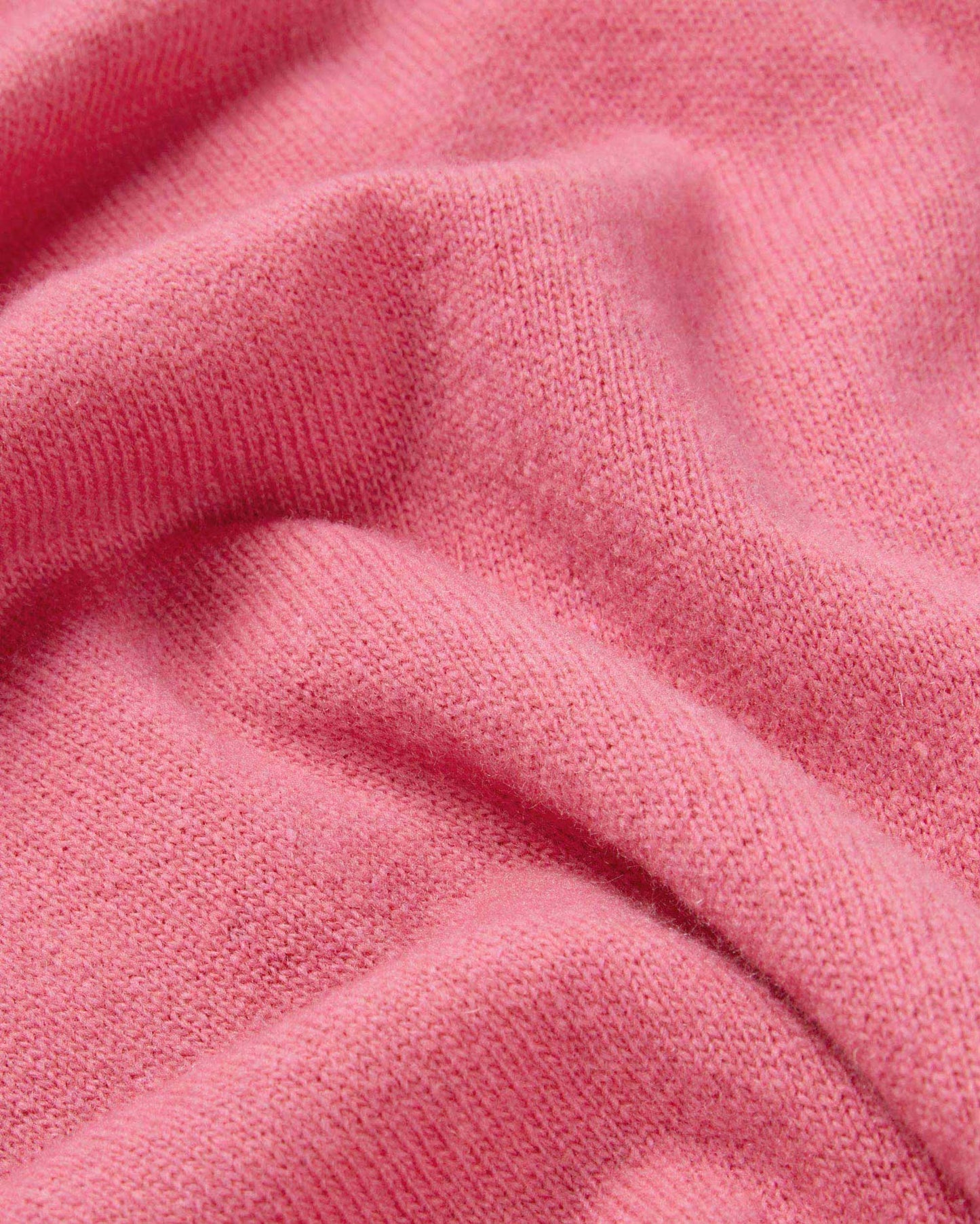 Pull col v en laine recyclée | rose "fuscia trash sheena knitted sweater"