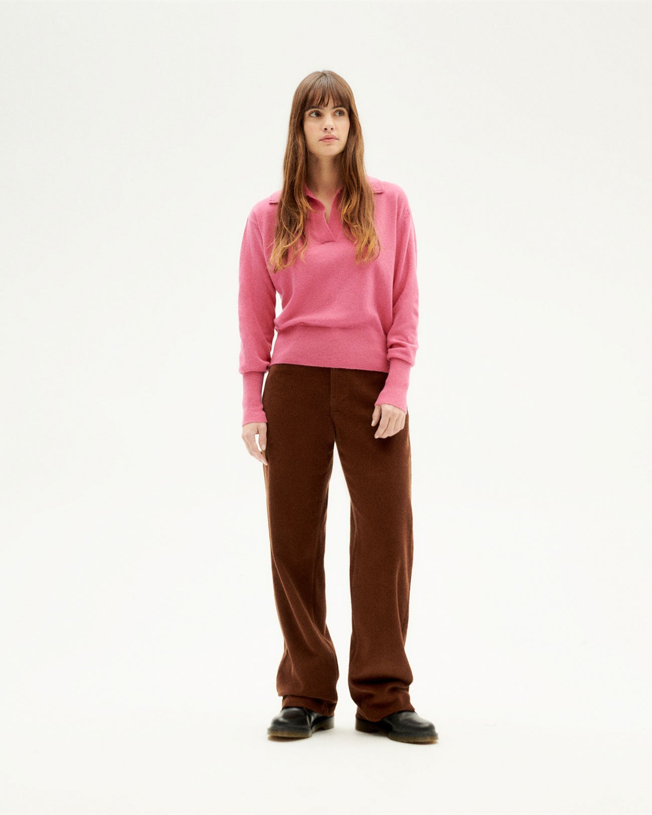 Pull col v en laine recyclée | rose "fuscia trash sheena knitted sweater"