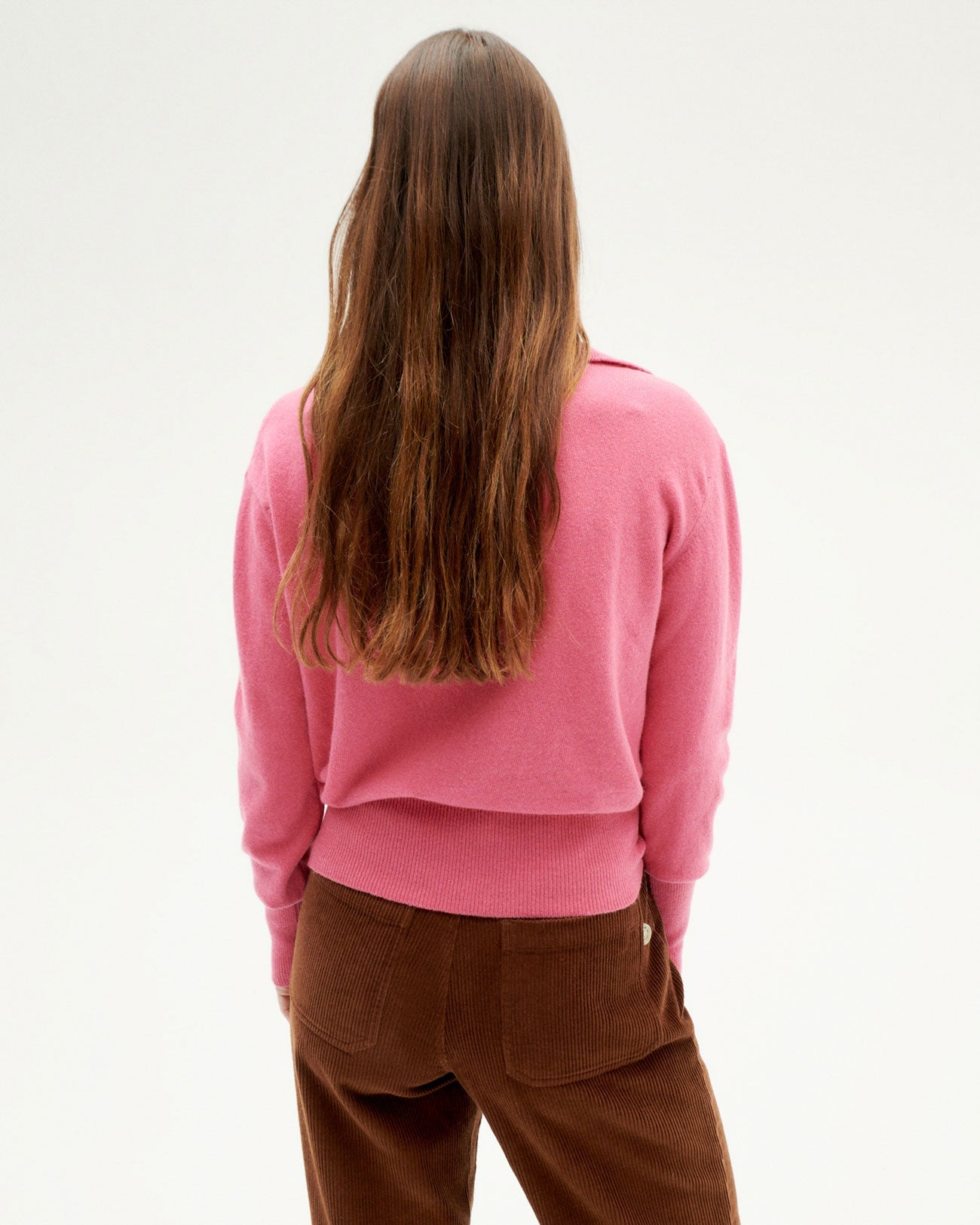 Pull col v en laine recyclée | rose "fuscia trash sheena knitted sweater"