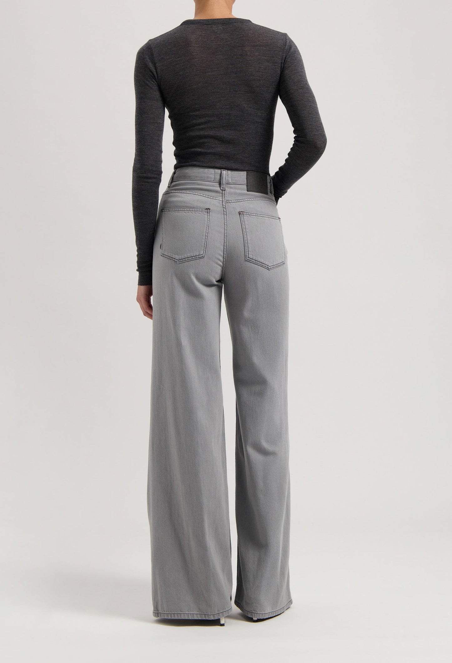 Jean ample en coton bio et recyclé | gris clair "sara high loose flow marge grey"