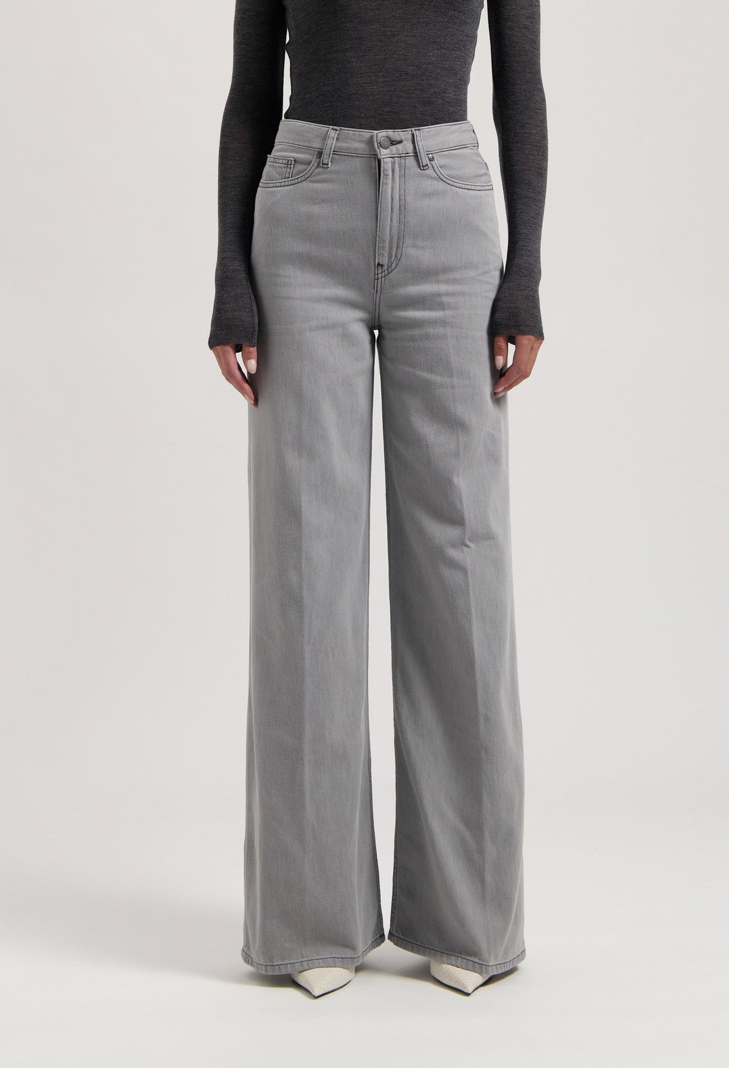 Jean ample en coton bio et recyclé | gris clair "sara high loose flow marge grey"