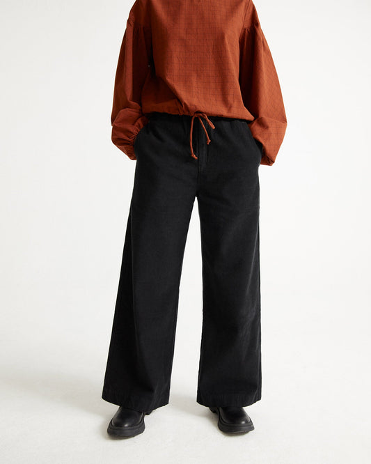 Pantalon large en velours côtelé noir en coton bio - Maia black