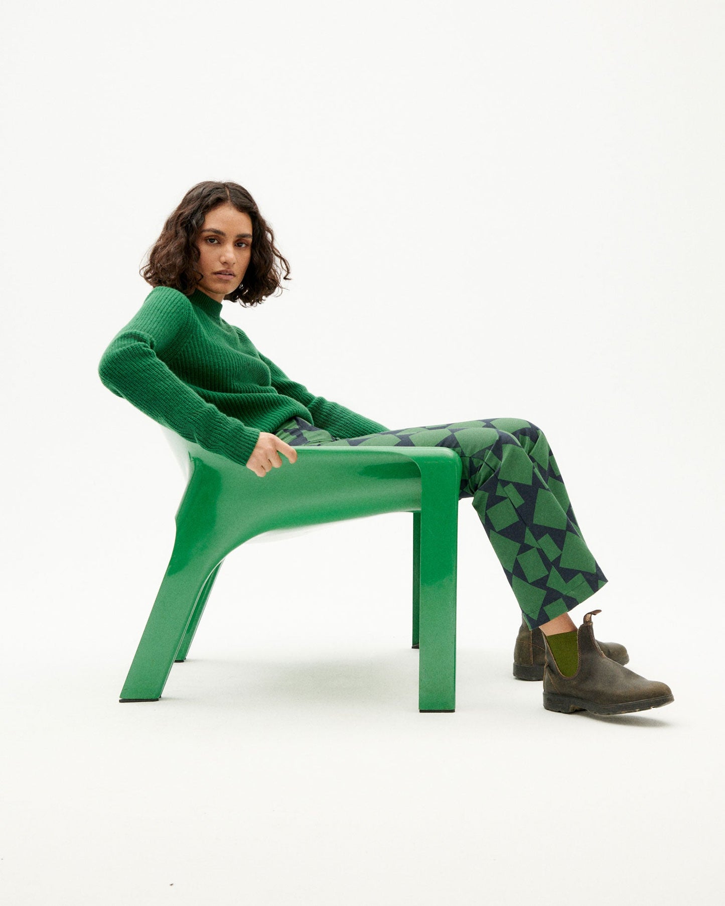 Pantalon flare bicolore à motifs en coton bio - squares green macius pants