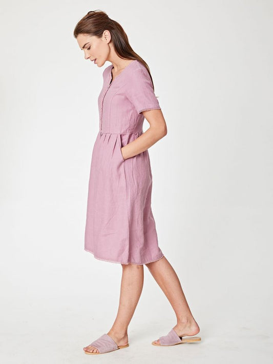 Robe en chanvre rose à col boutonné