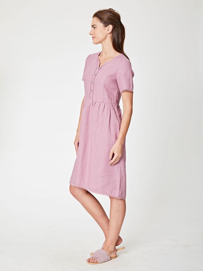 Robe en chanvre rose à col boutonné